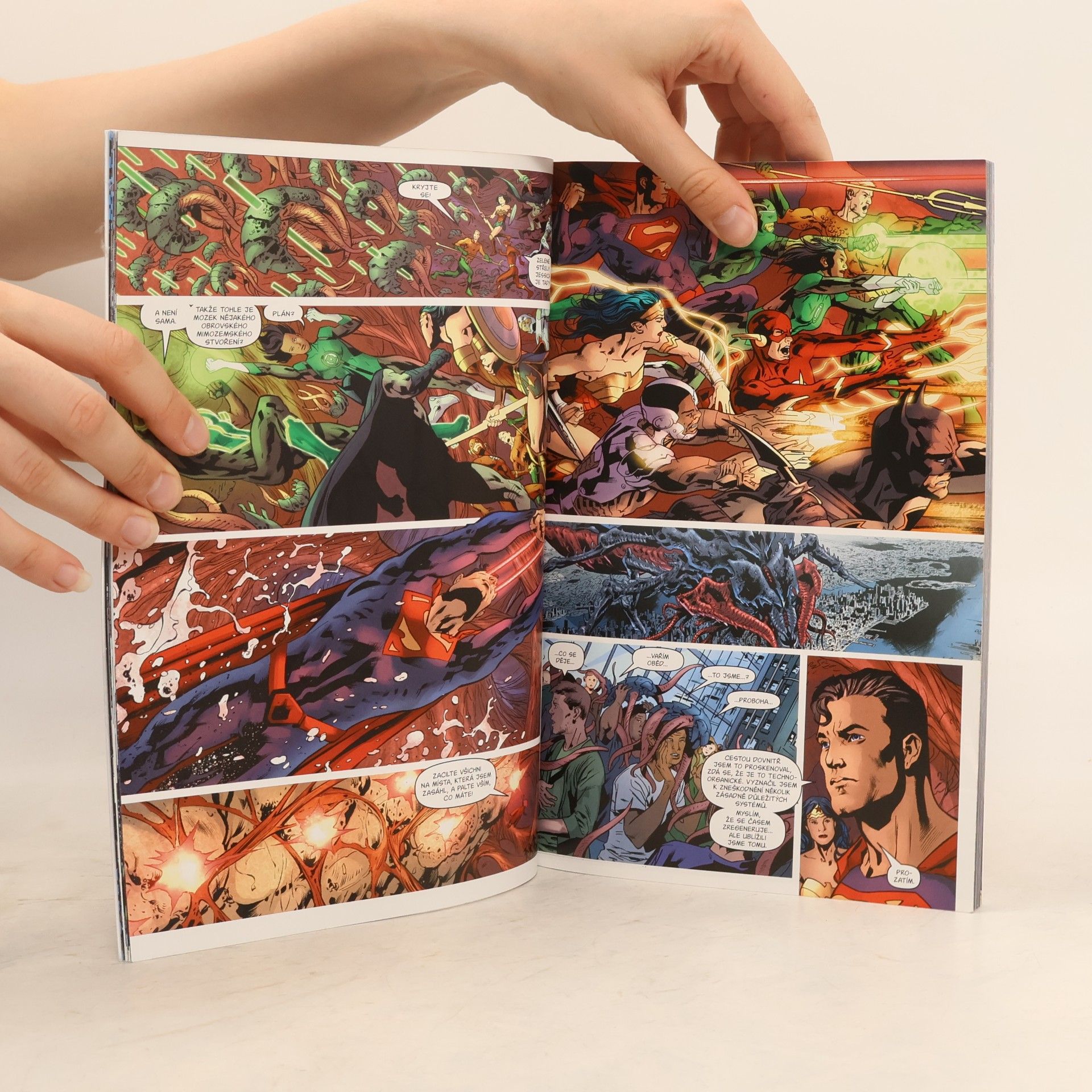 Bryan Hitch Liga spravedlnosti. Kniha první. Vyhlazovací stroje
