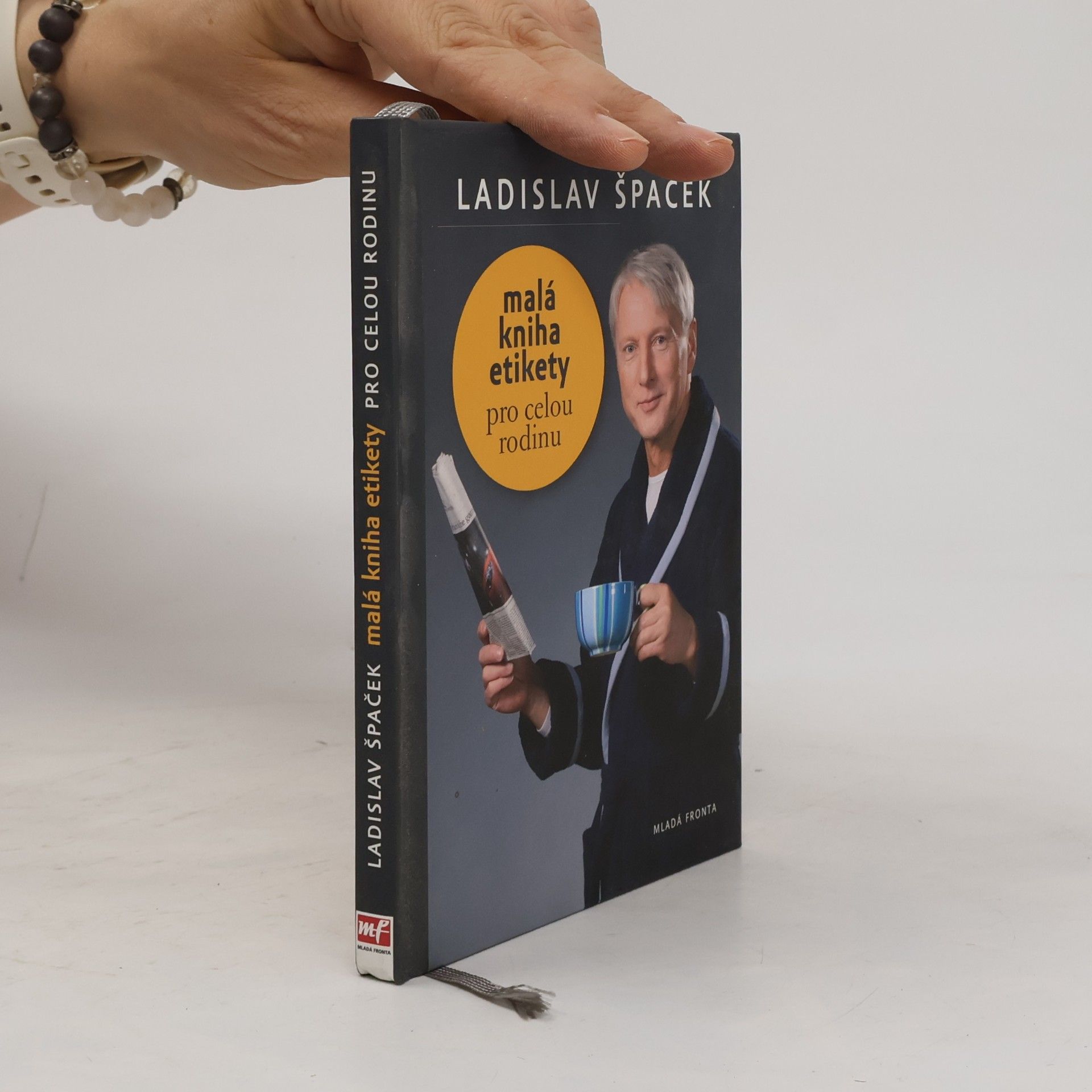 Malá kniha etikety pro celou rodinu