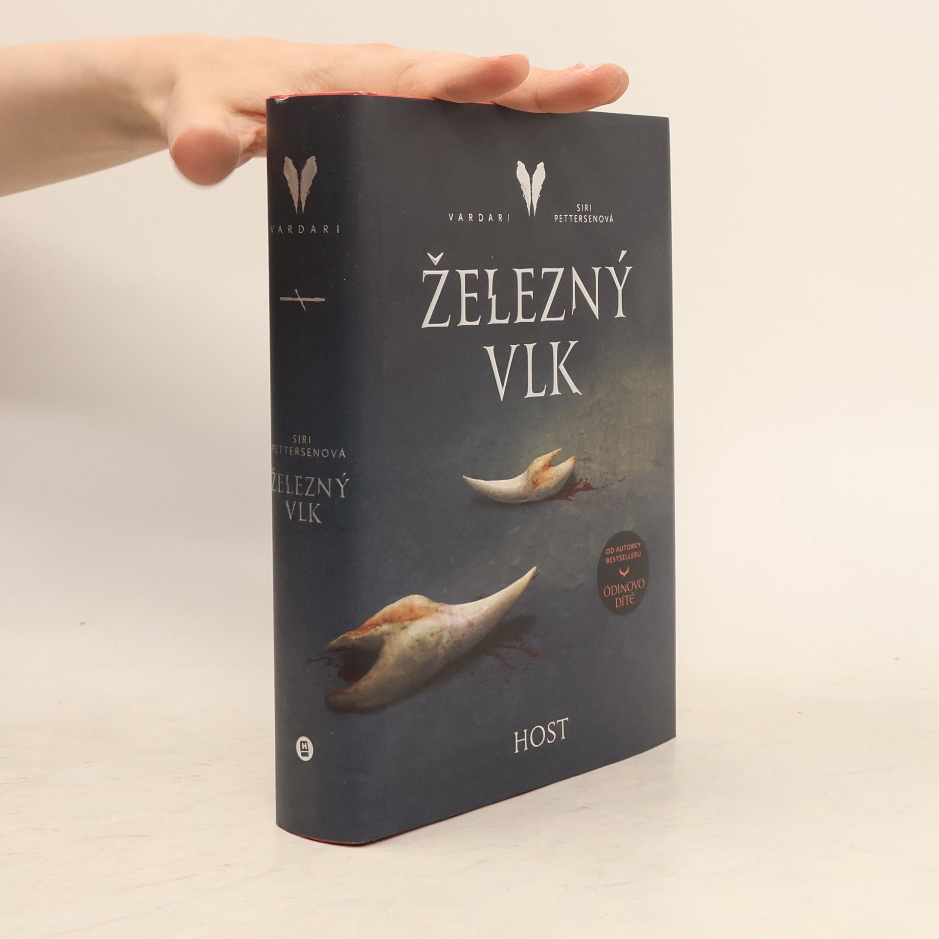 Siri Pettersen Vardari. Železný vlk