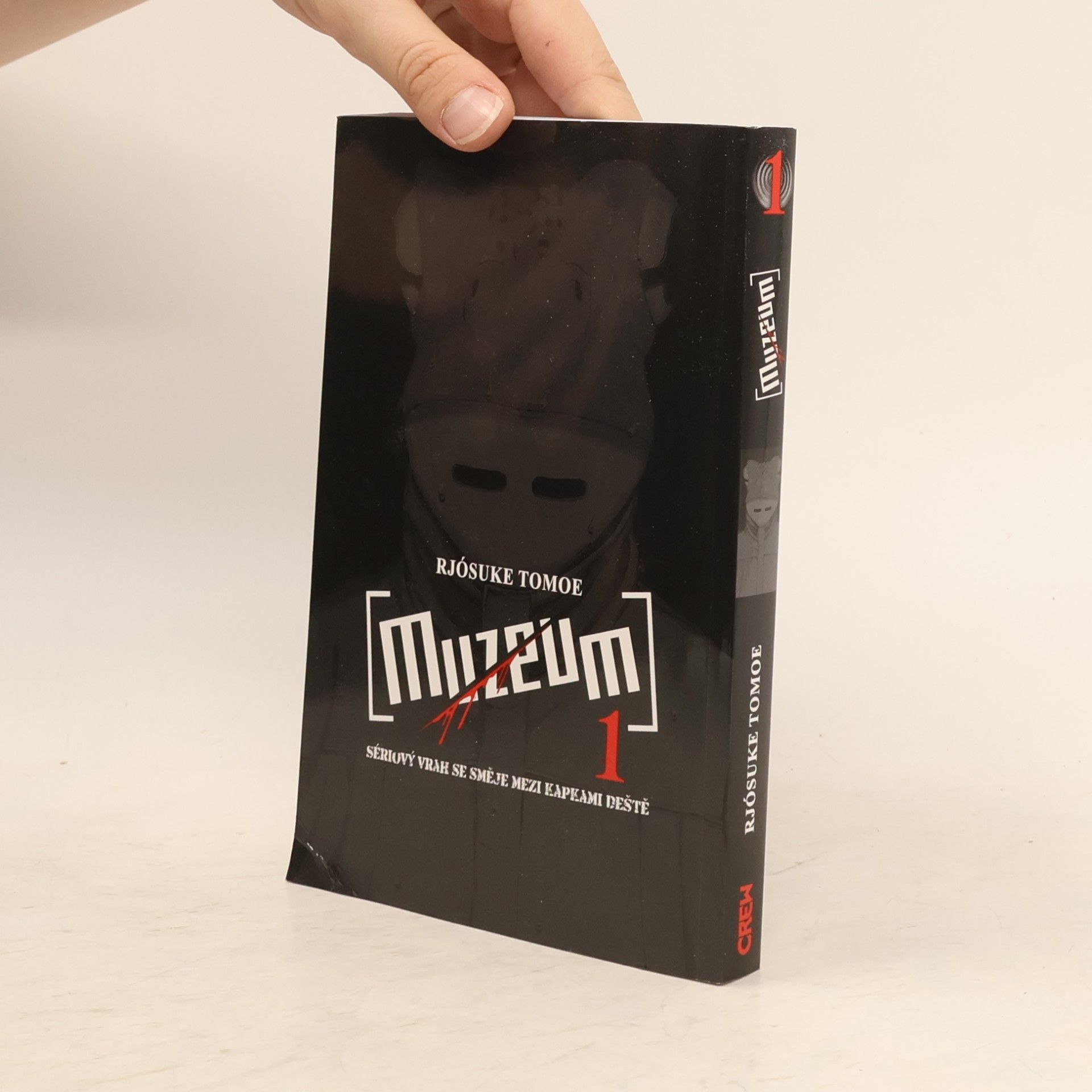 Ryosuke Tomoe Muzeum. Sériový vrah se směje mezi kapkami deště