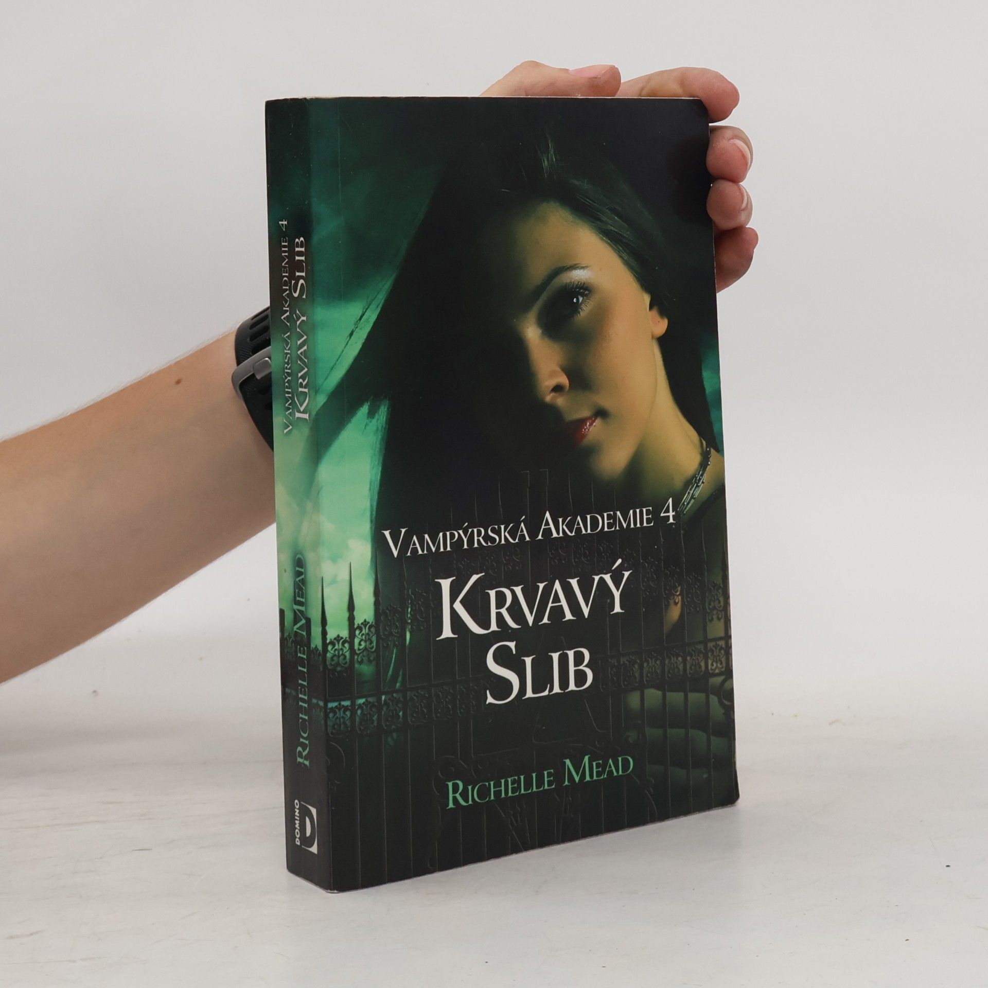 Vampýrská akademie 4: Krvavý slib