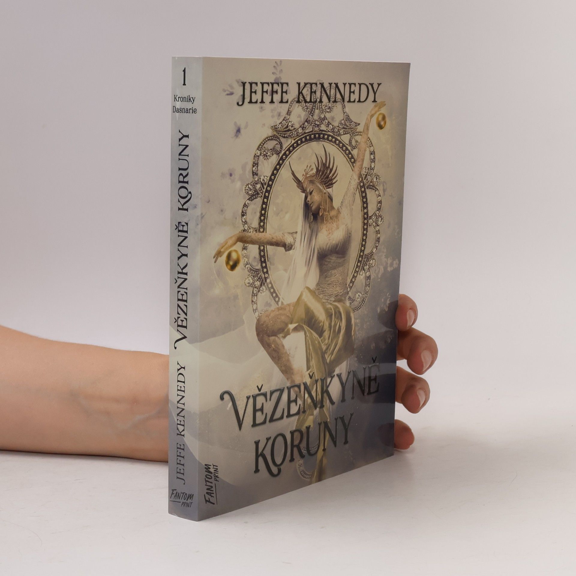 Kroniky Dasnarie. 1, Vězeňkyně koruny