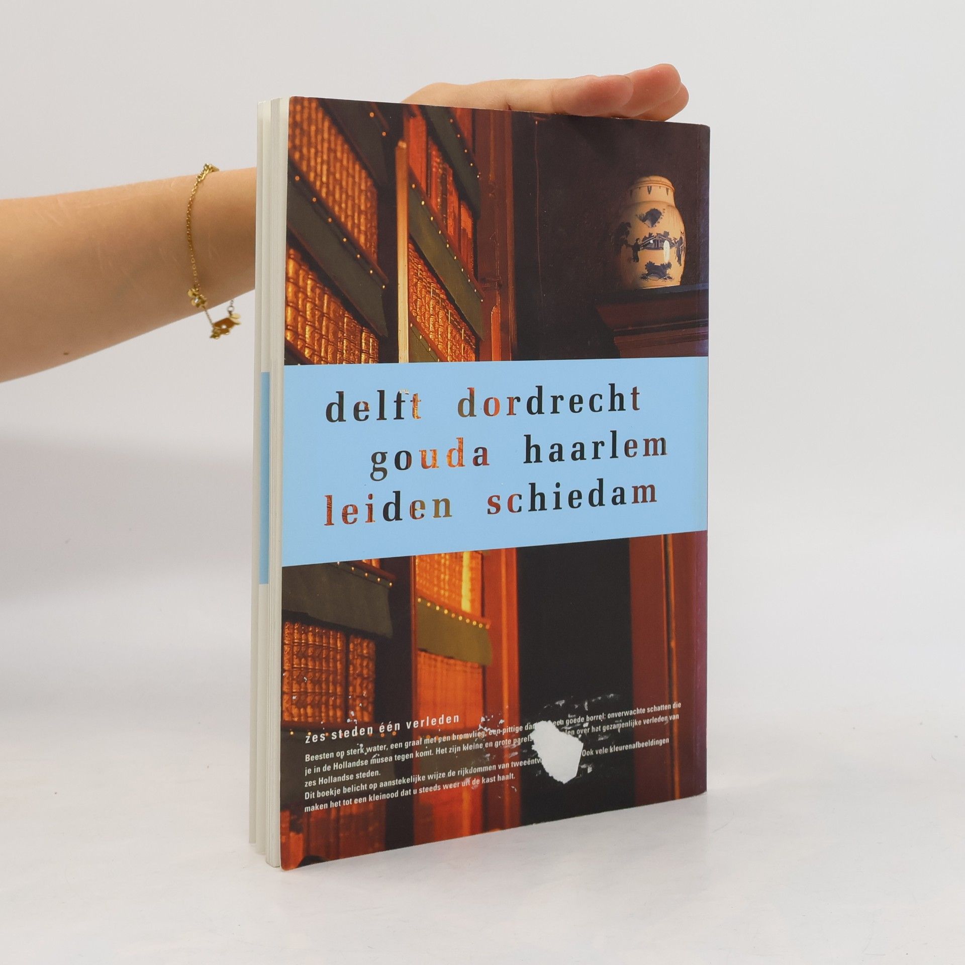 Monique F. Roscher Parels belicht