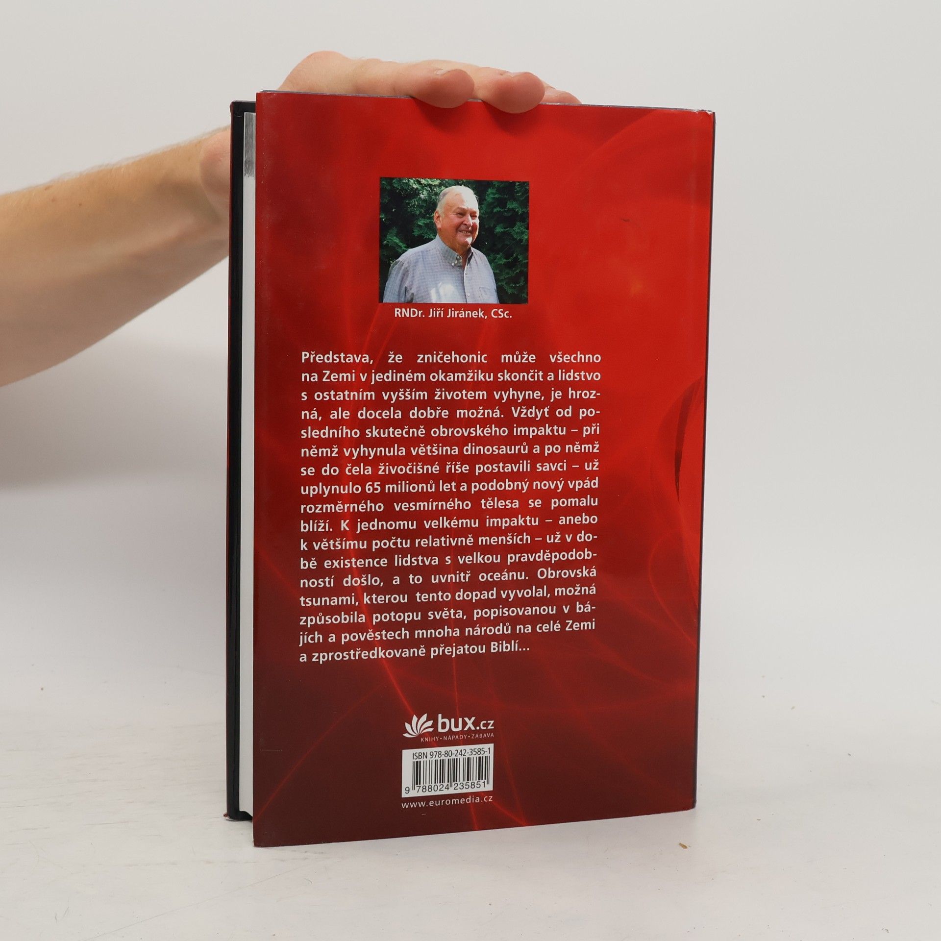Jiří Jiránek Země jako vesmírný terč : minulost a budoucnost srážek Země s vesmírnými tělesy