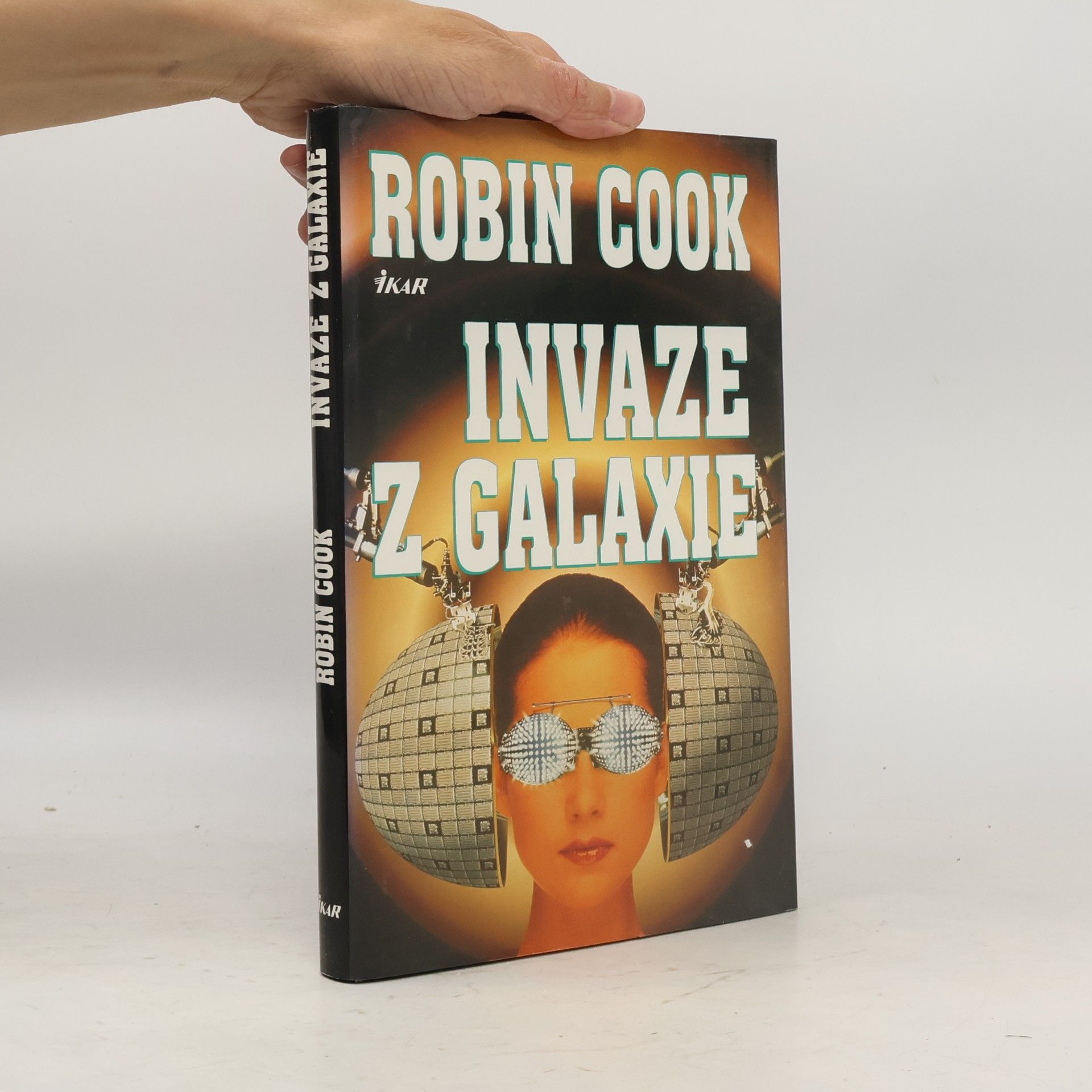 Robin Cook Invaze z galaxie