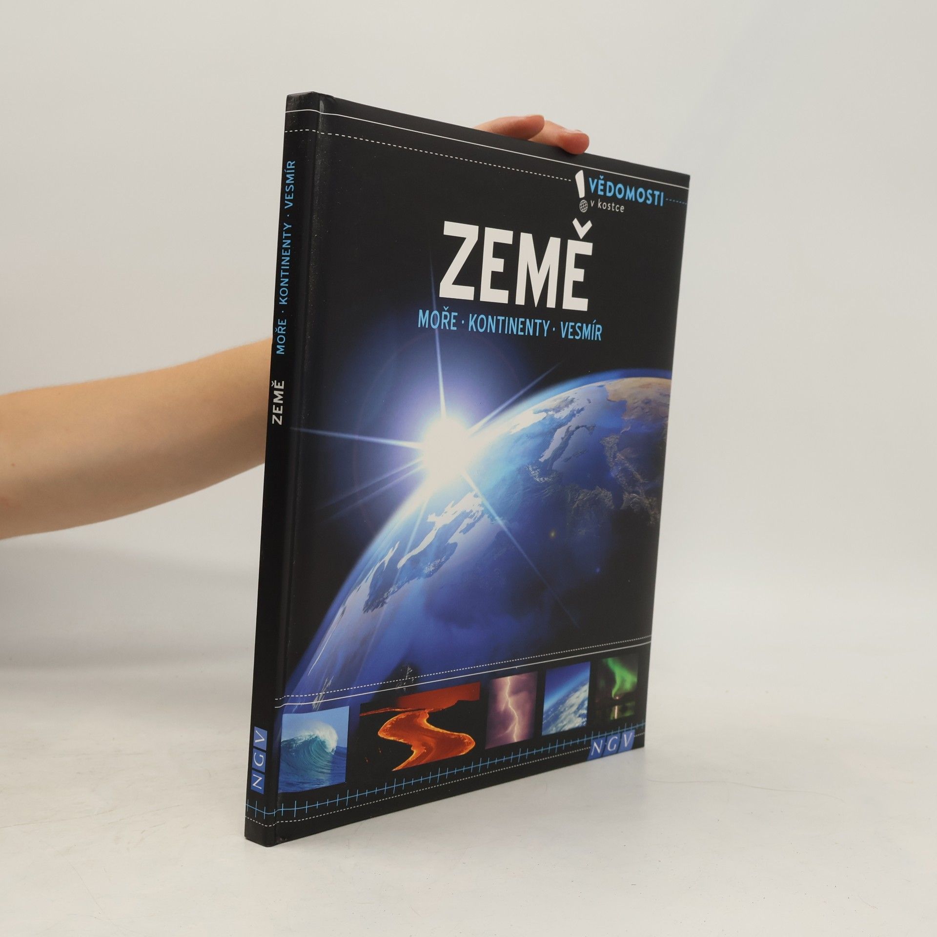 Země. Moře, kontinenty, vesmír