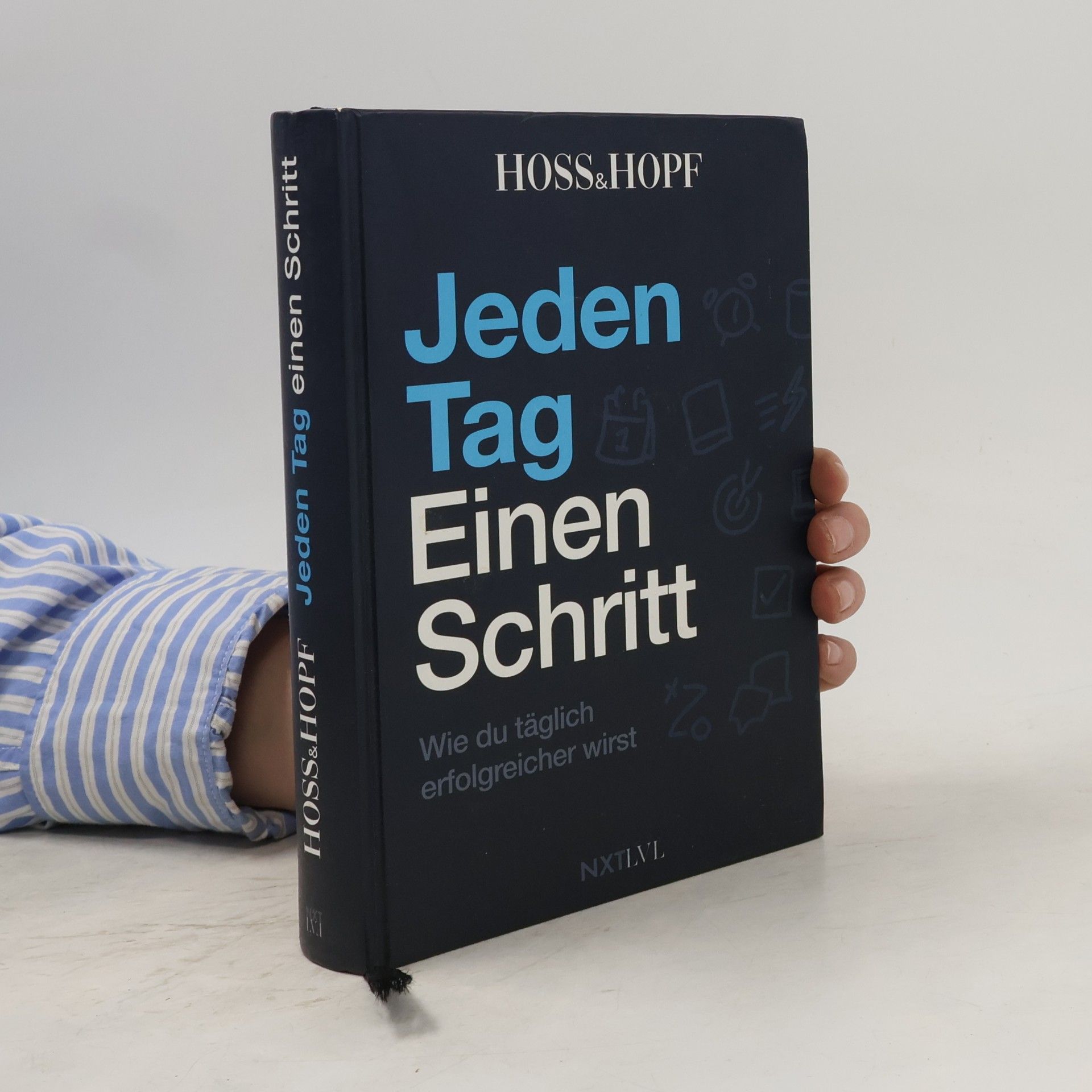 Philip Hopf Jeden Tag. Einen Schritt