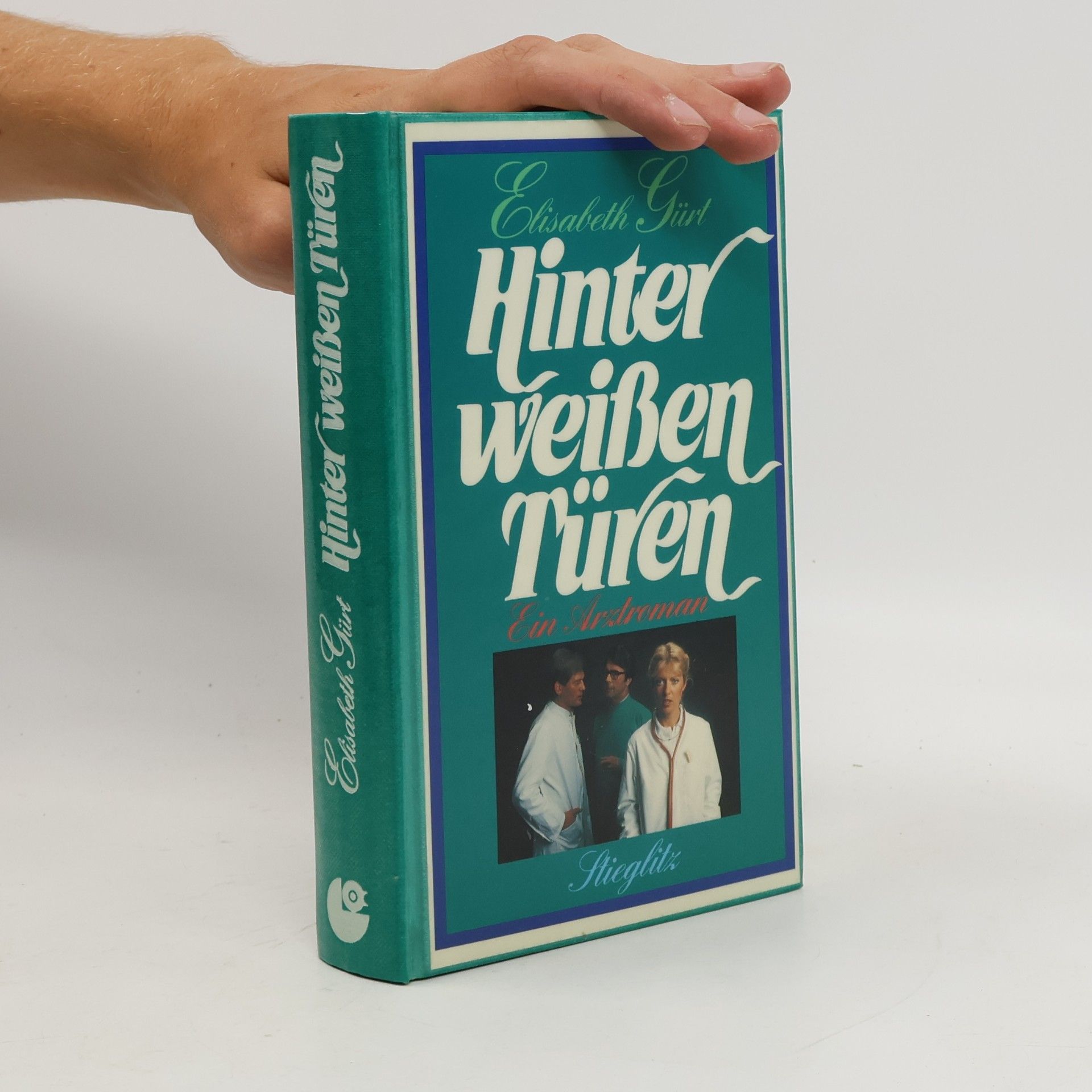 Hinter weissen Türen