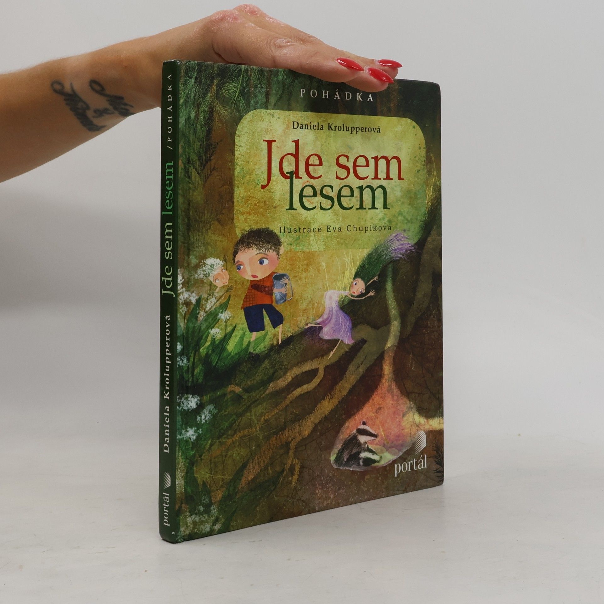 Daniela Krolupperová Jde sem lesem