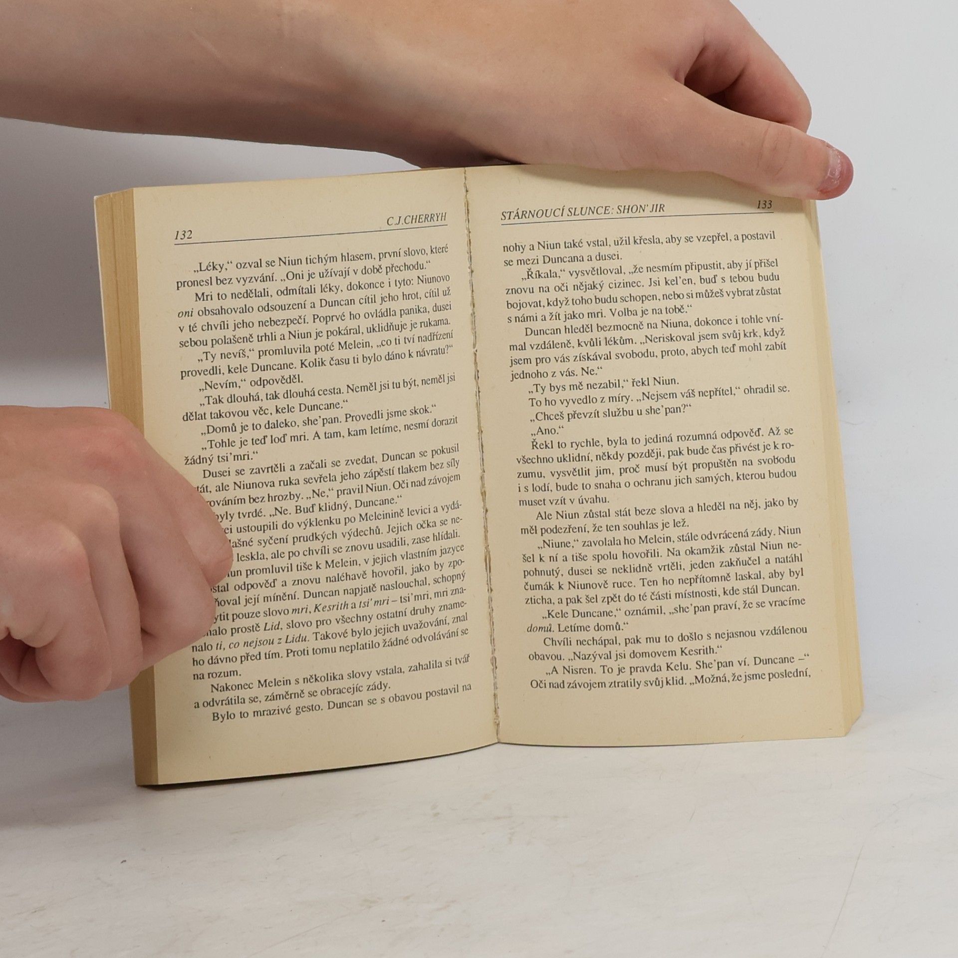 C. J. Cherryh Stárnoucí slunce. Díl 2, Shon'jir