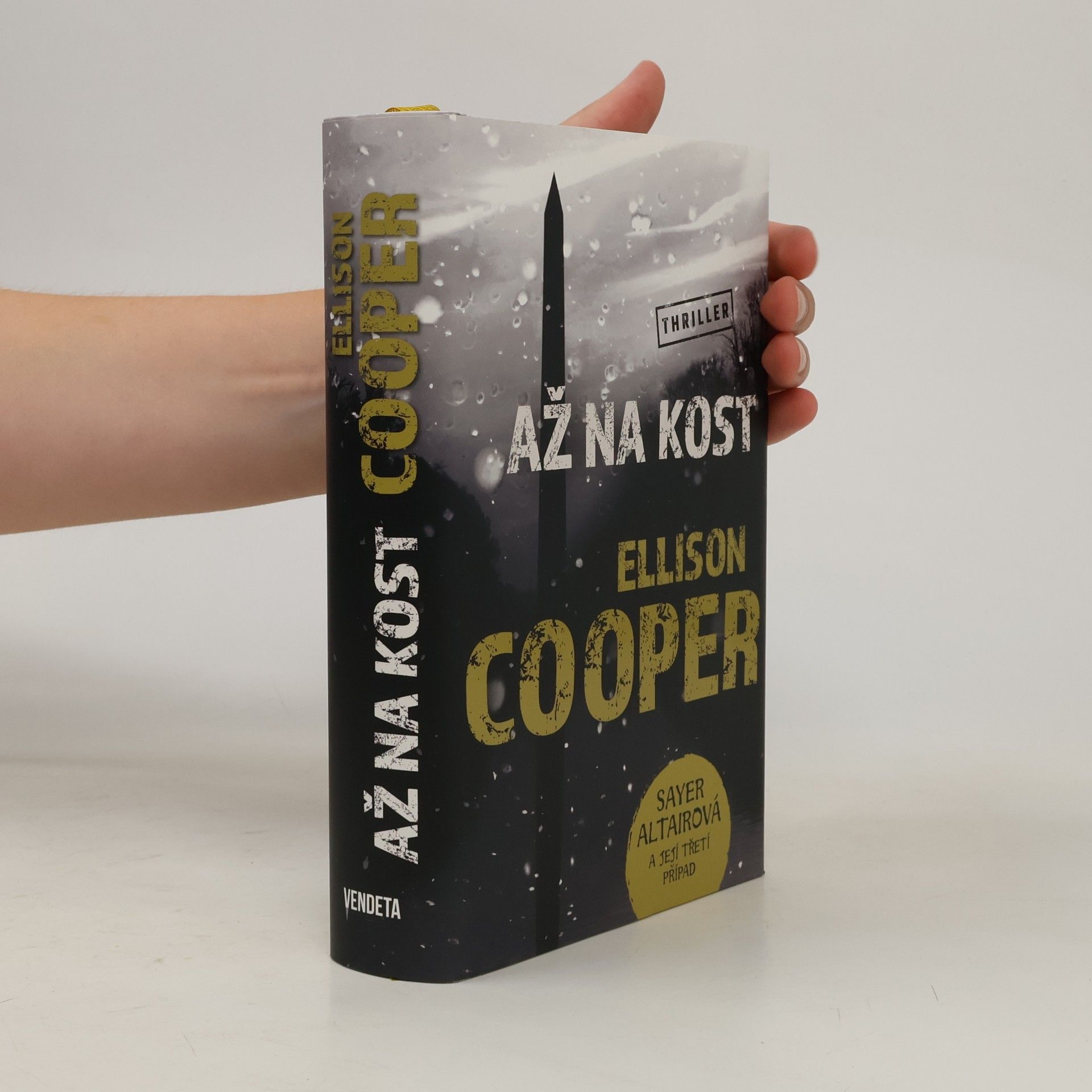 Ellison Cooper Až na kost