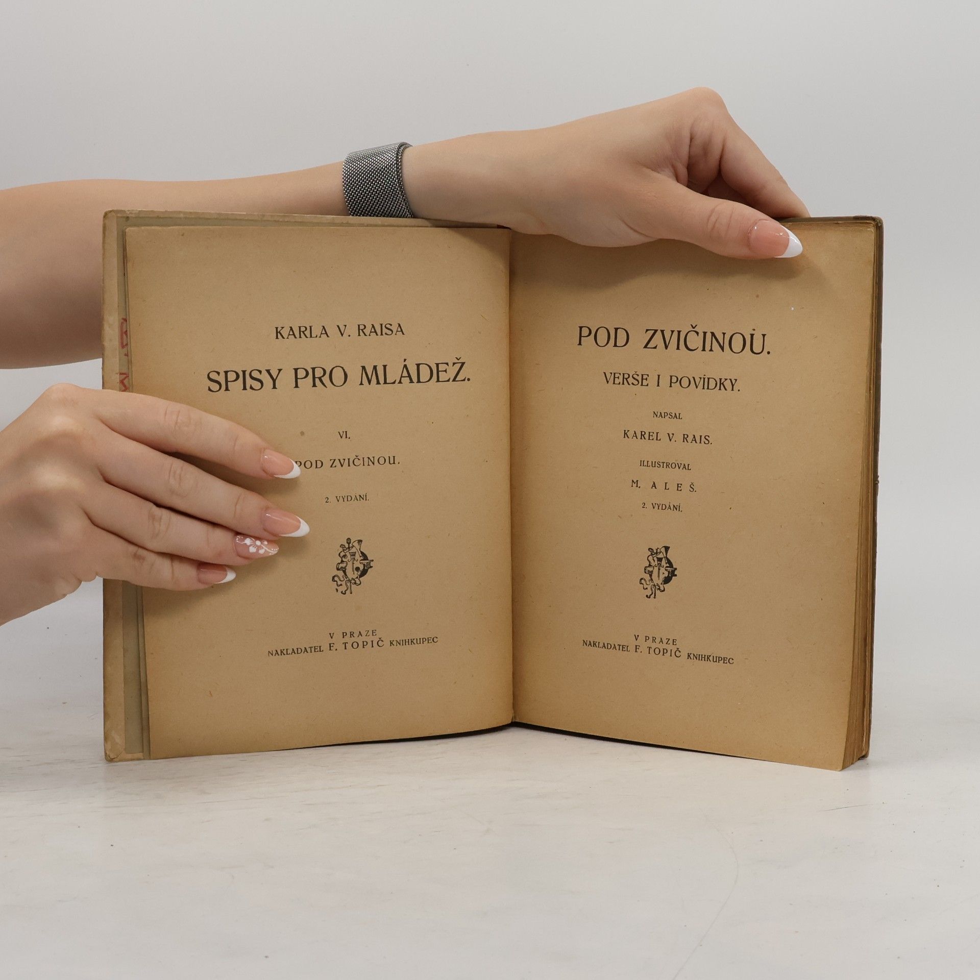Karel Rais Pod zvičinou. Verše i povídky