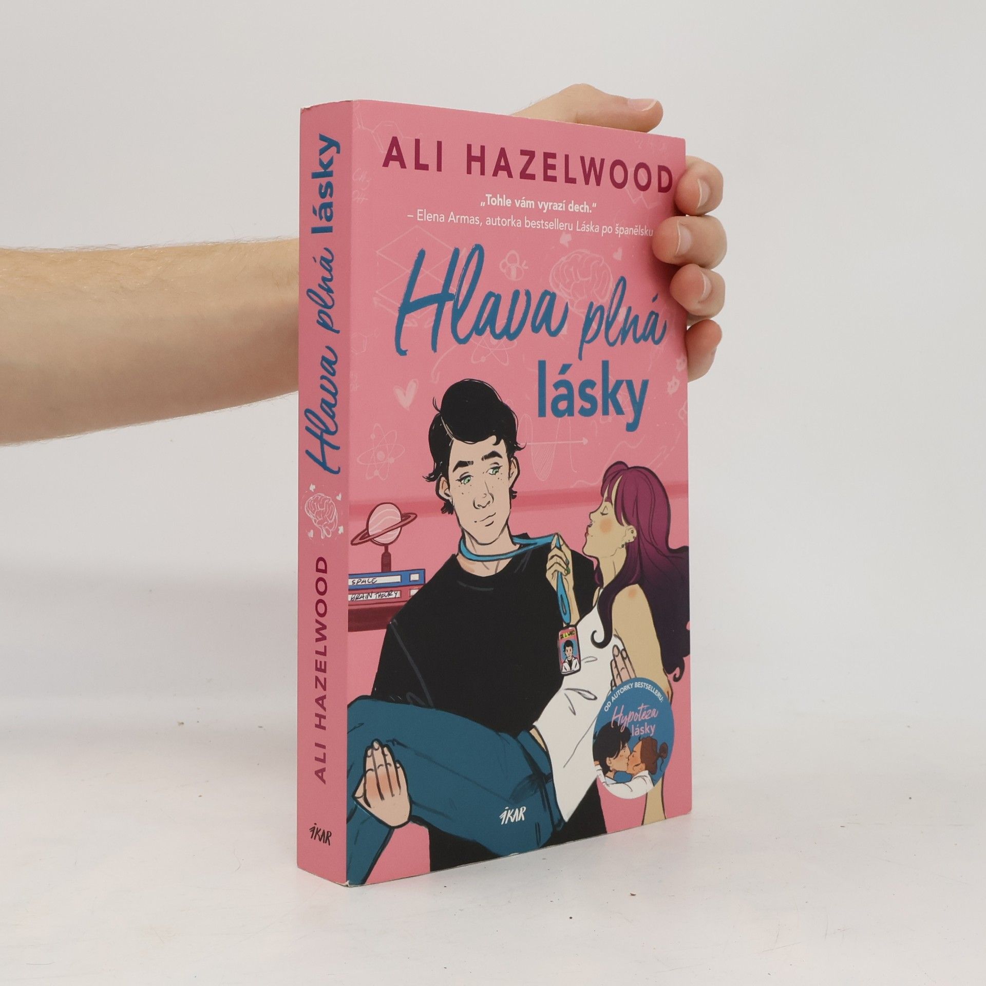 Ali Hazelwood Hlava plná lásky