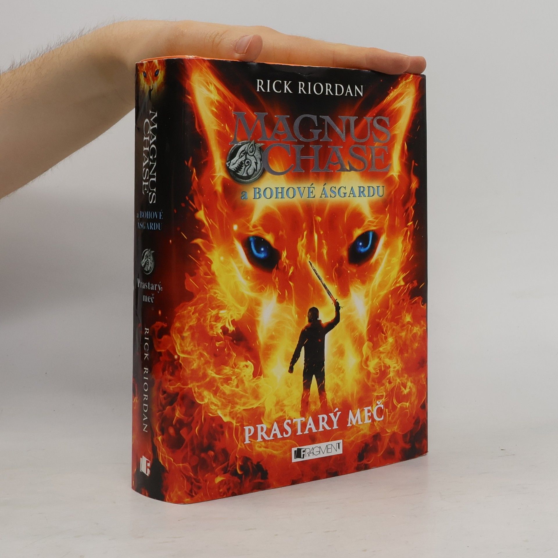 Rick Riordan Magnus Chase a bohové Ásgardu. Prastarý meč