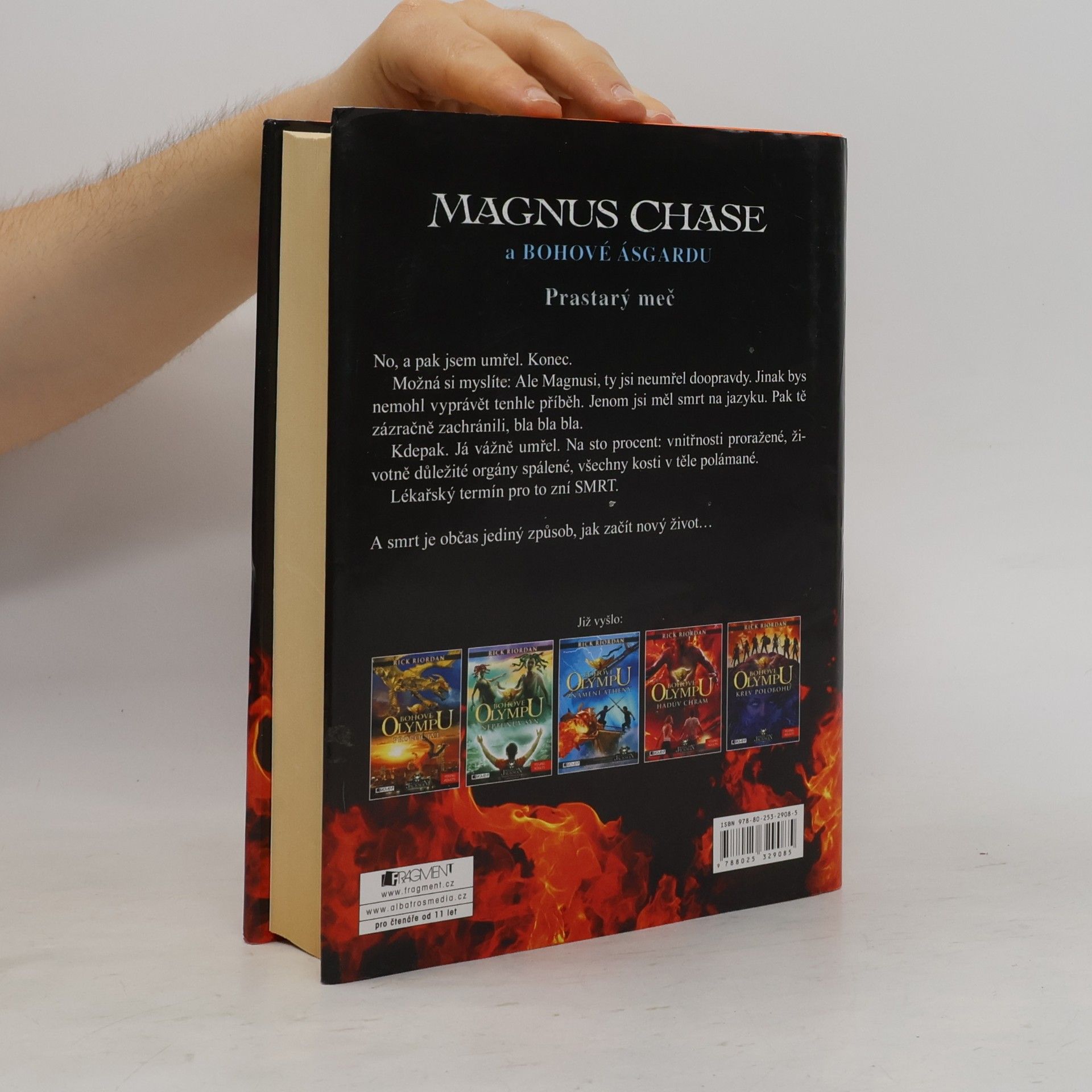 Rick Riordan Magnus Chase a bohové Ásgardu. Prastarý meč