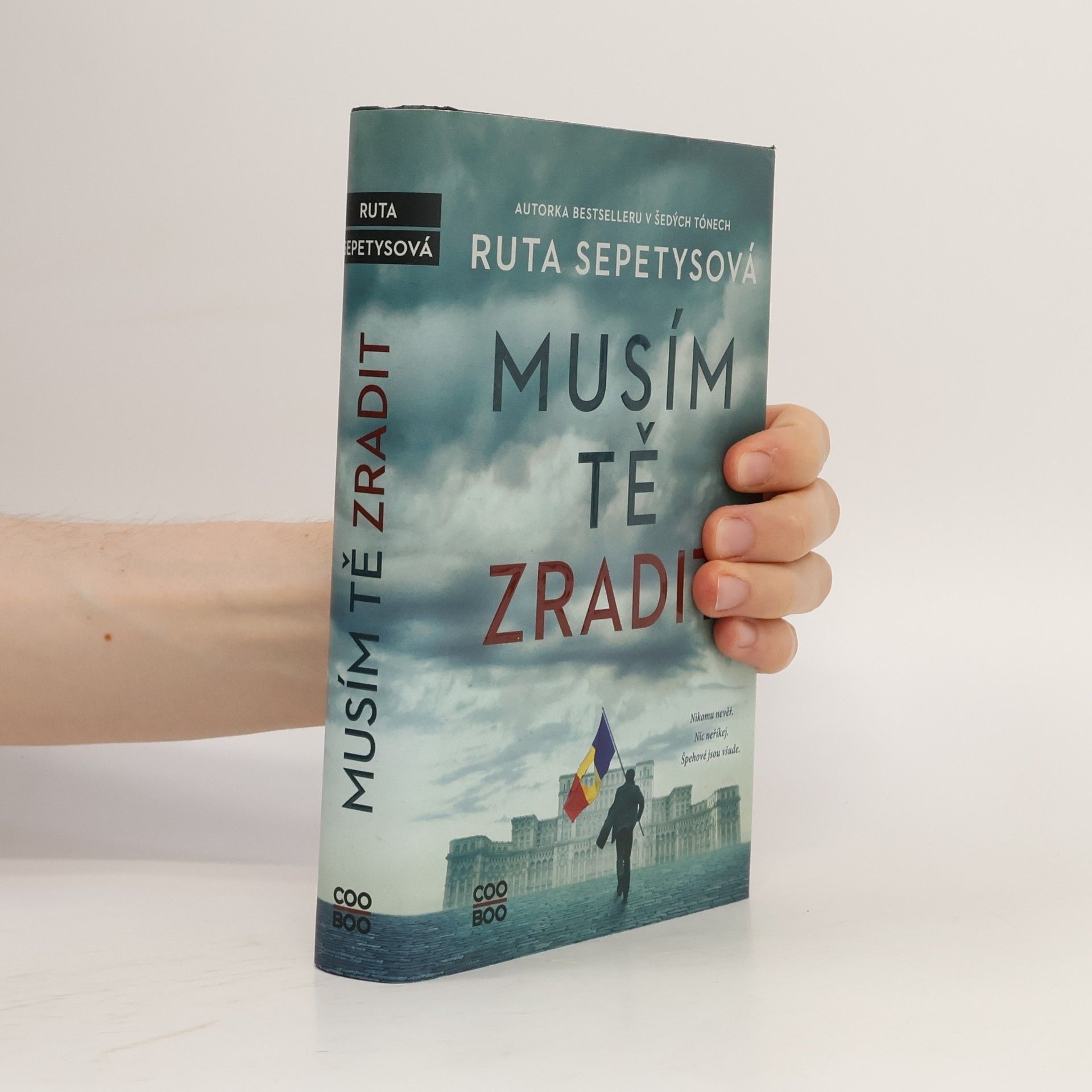 Ruta Sepetys Musím tě zradit