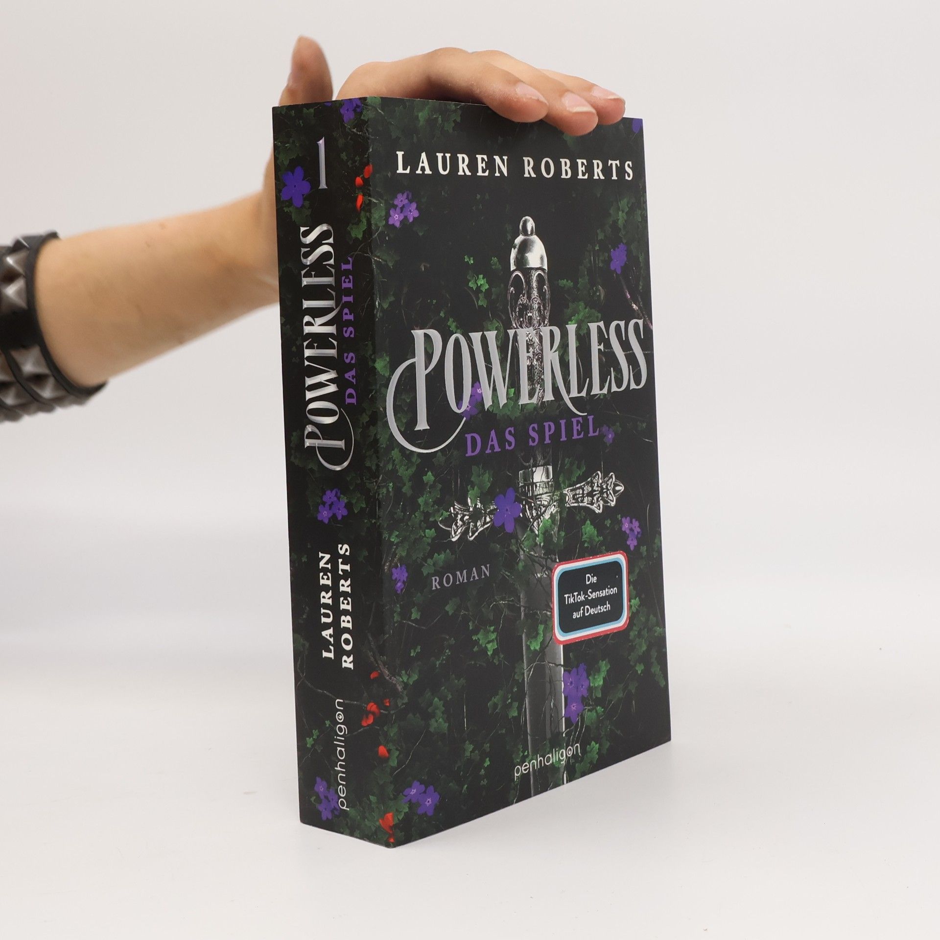 Lauren Roberts Powerless: Das Spiel