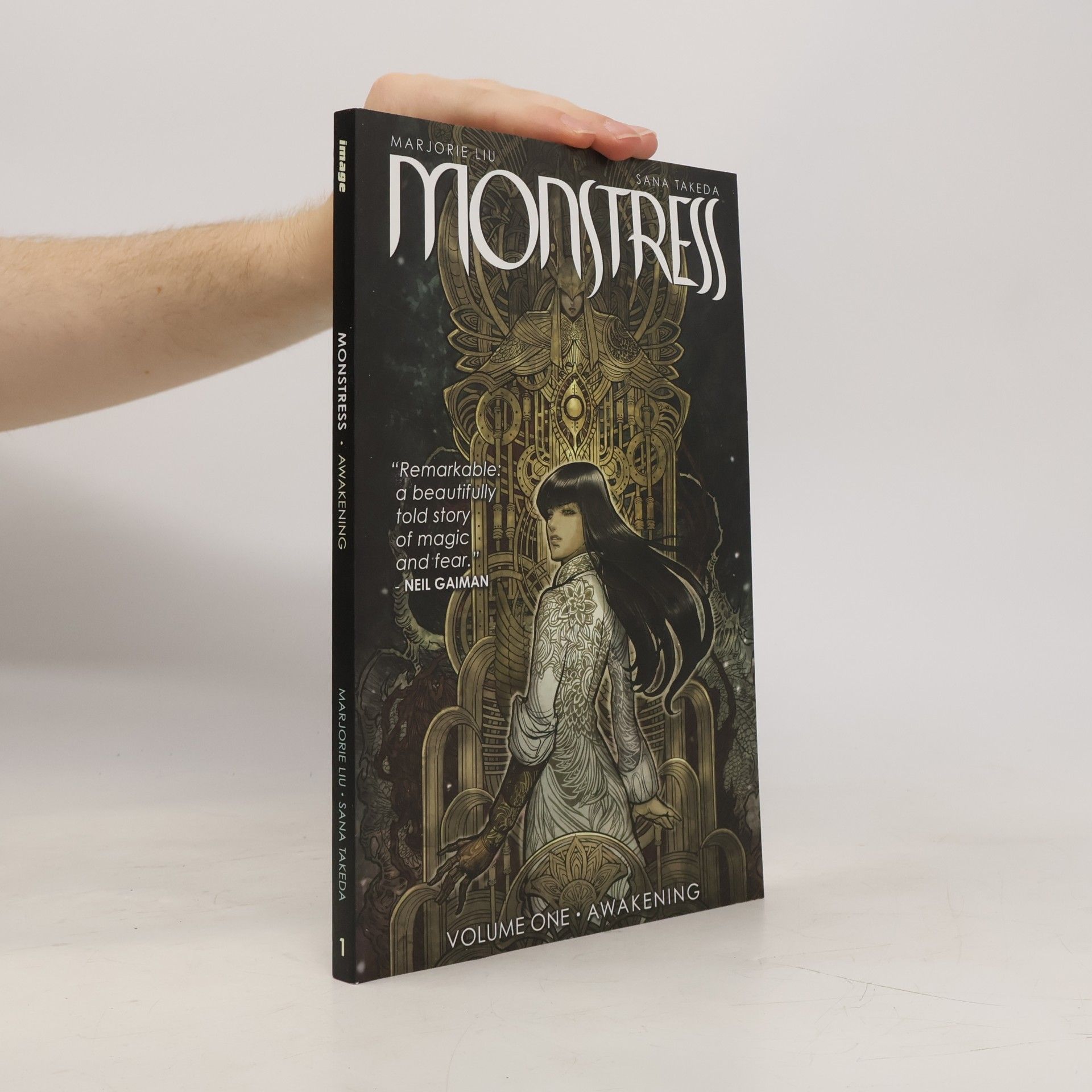 Monstress. Volume One, Awakening : Collecting Monstress issues 1-6