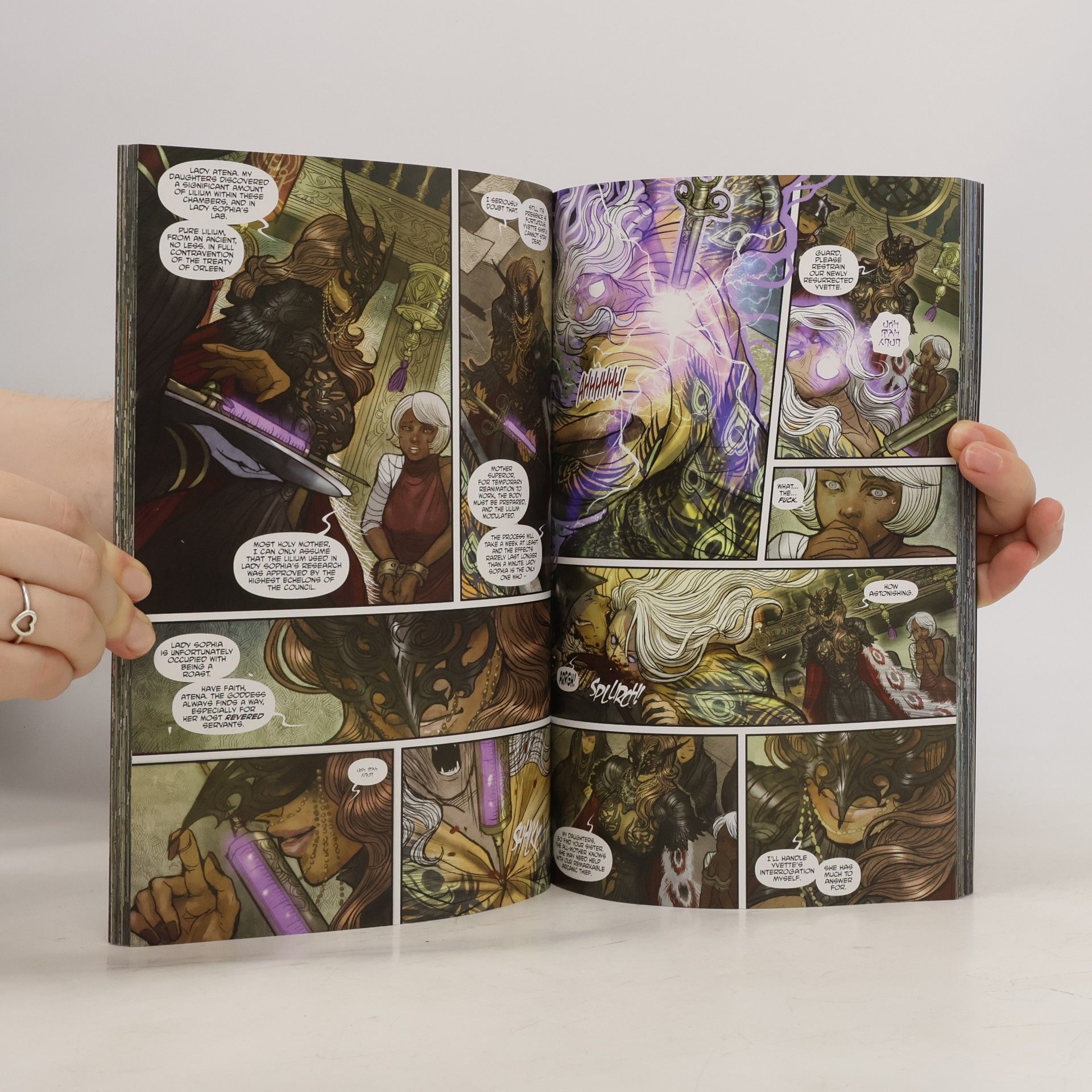 Marjorie Liu Monstress. Volume One, Awakening : Collecting Monstress issues 1-6
