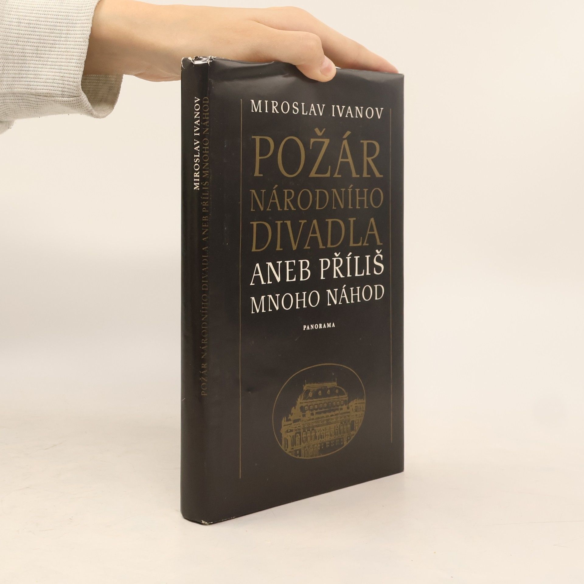 Miroslav Ivanov Požár Národního divadla aneb příliš mnoho náhod