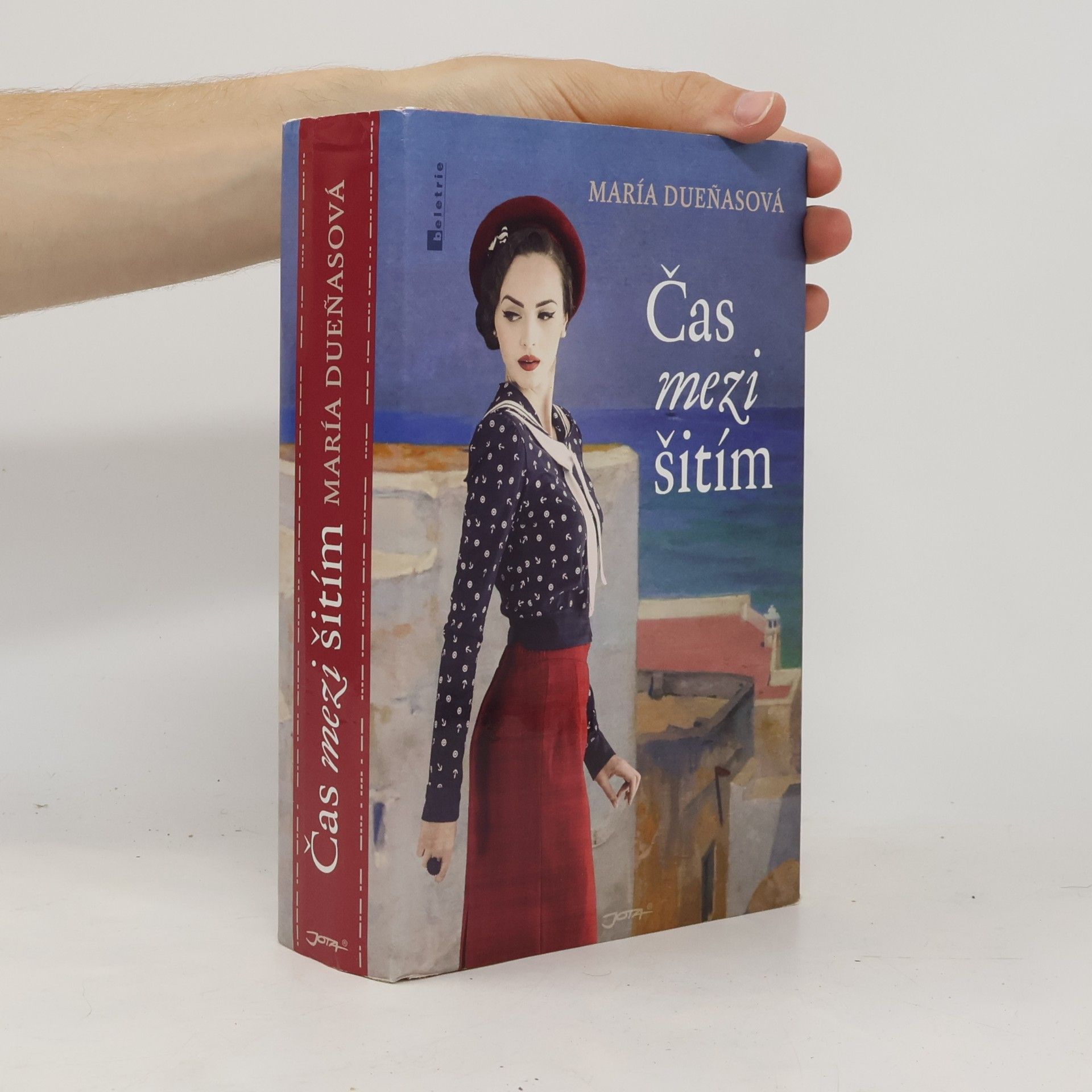 María Dueñas Čas mezi šitím
