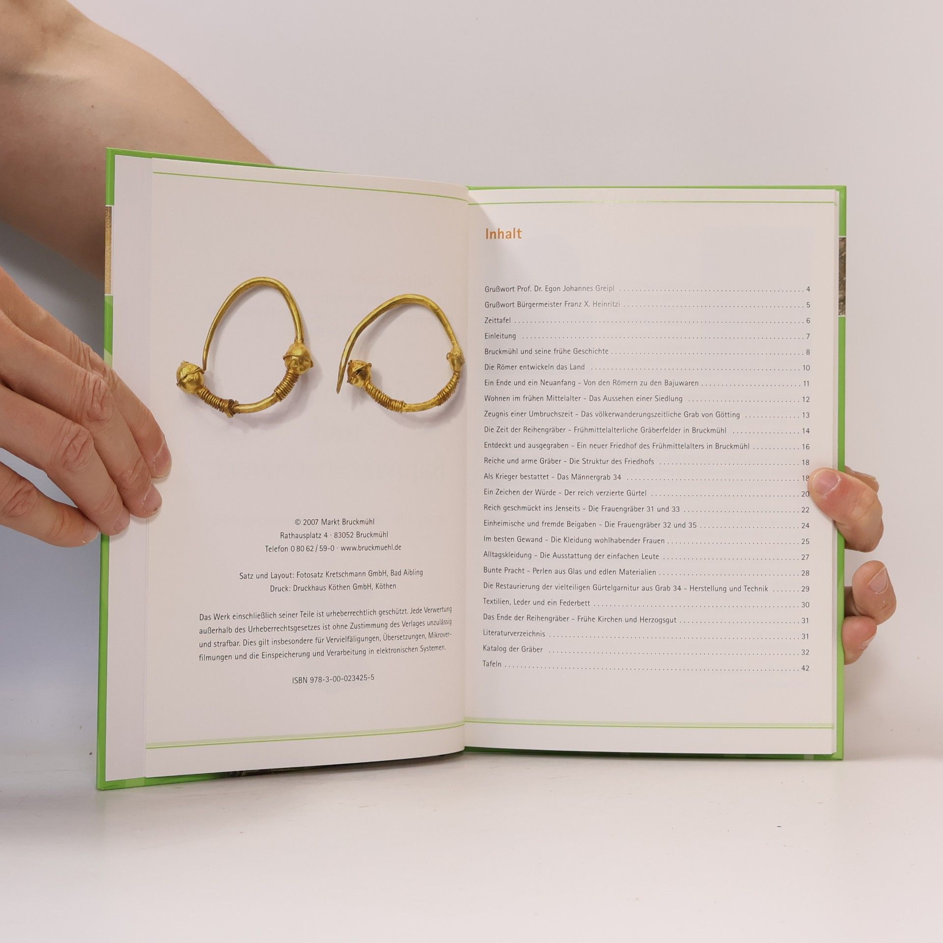 Grietje Suhr Goldohrring und Bajuwarenschwert