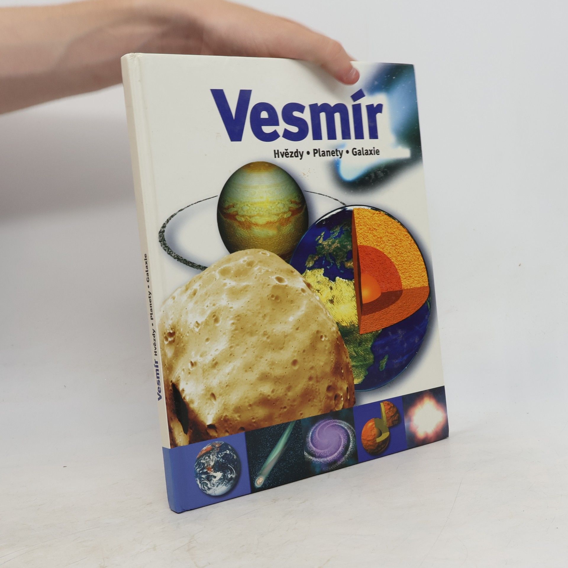 Collectif d'auteurs Vesmír