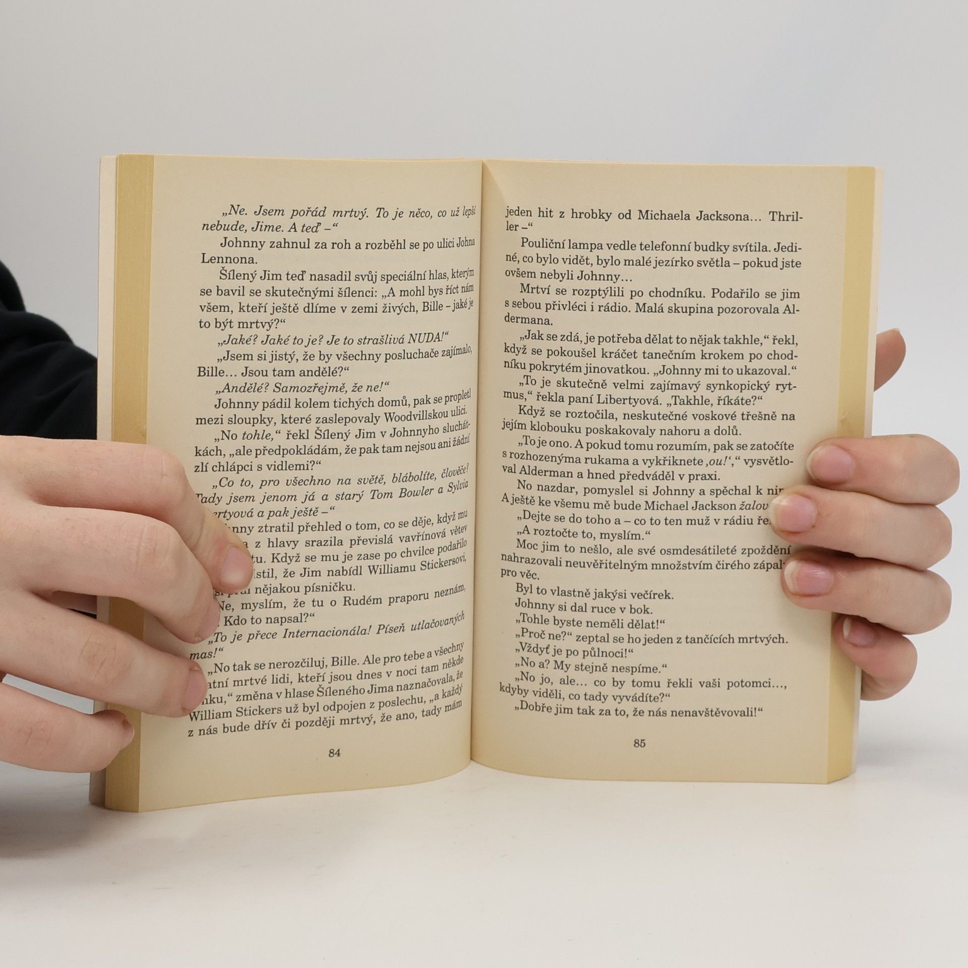 Terry Pratchett Johnny a mrtví