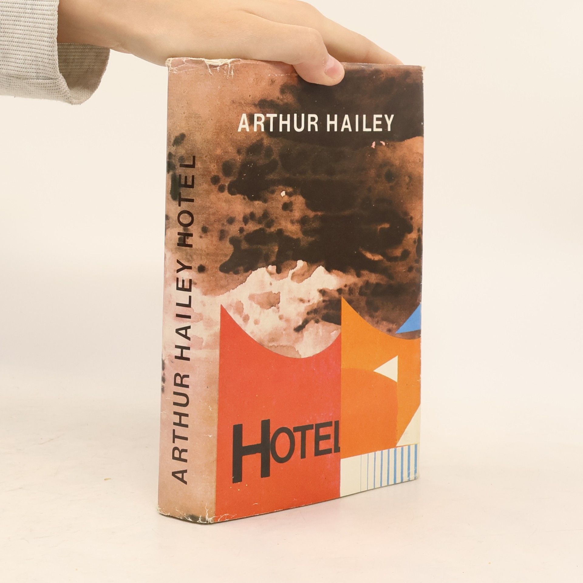 Arthur Hailey Hotel