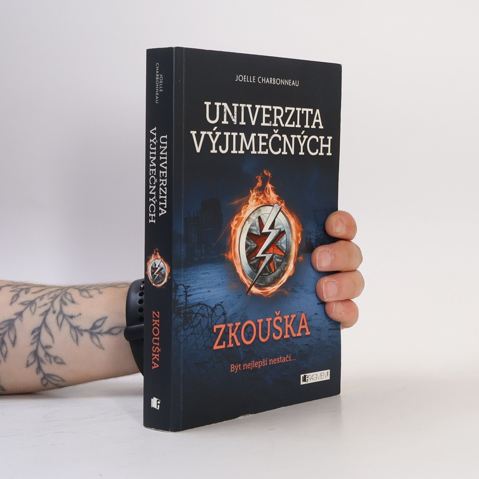 Joelle Charbonneau Univerzita výjimečných. Zkouška