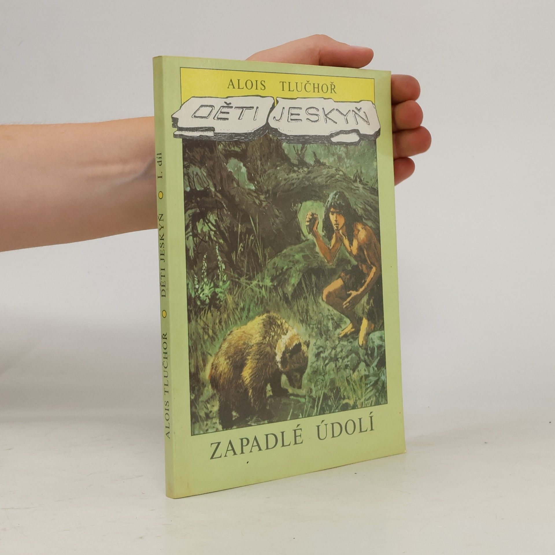 Alois Tlučhoř Děti jeskyň 1. Zapadlé údolí