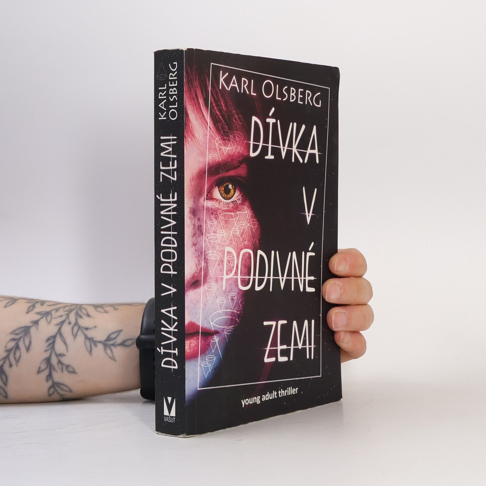 Karl Olsberg Dívka v podivné zemi