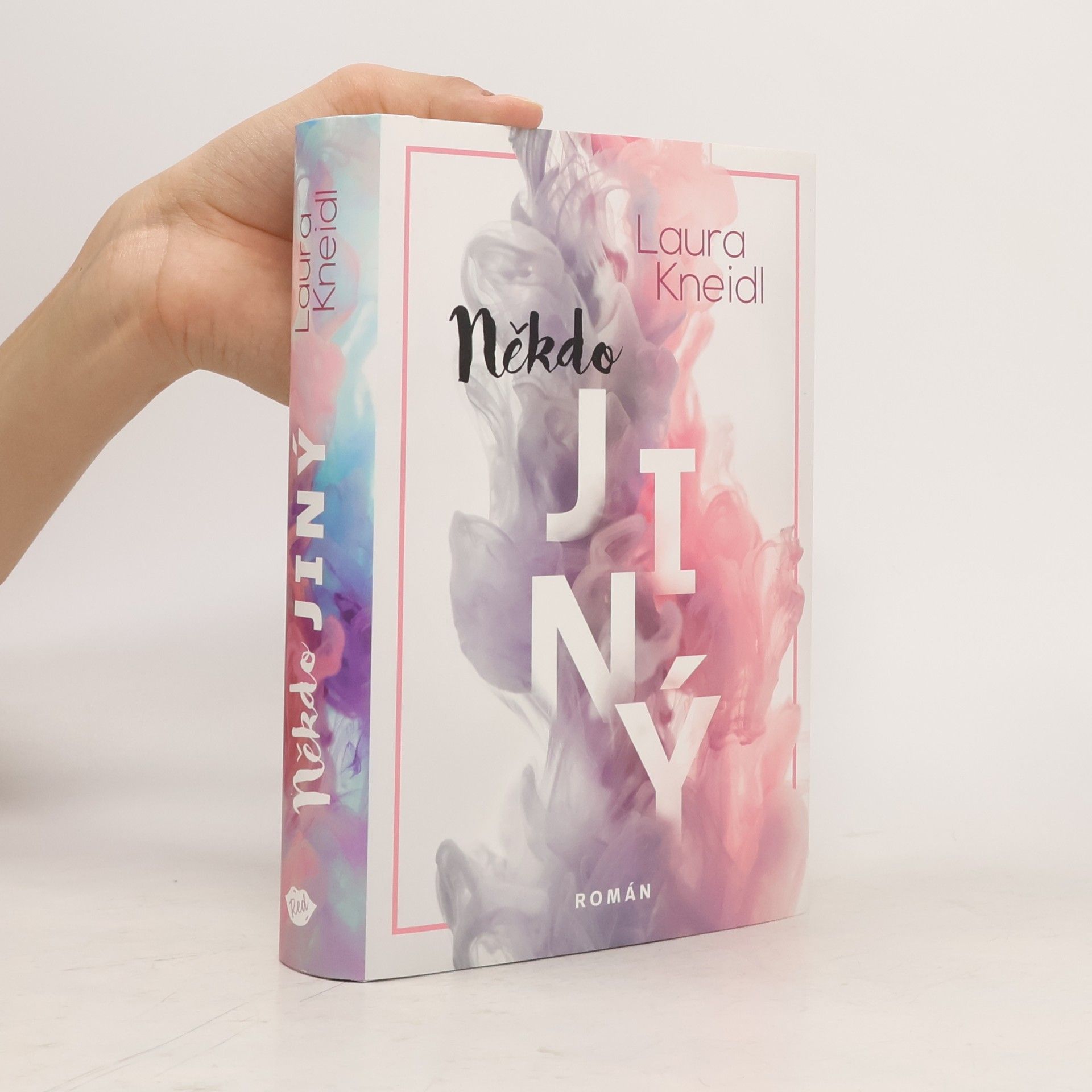 Laura Kneidl Někdo jiný