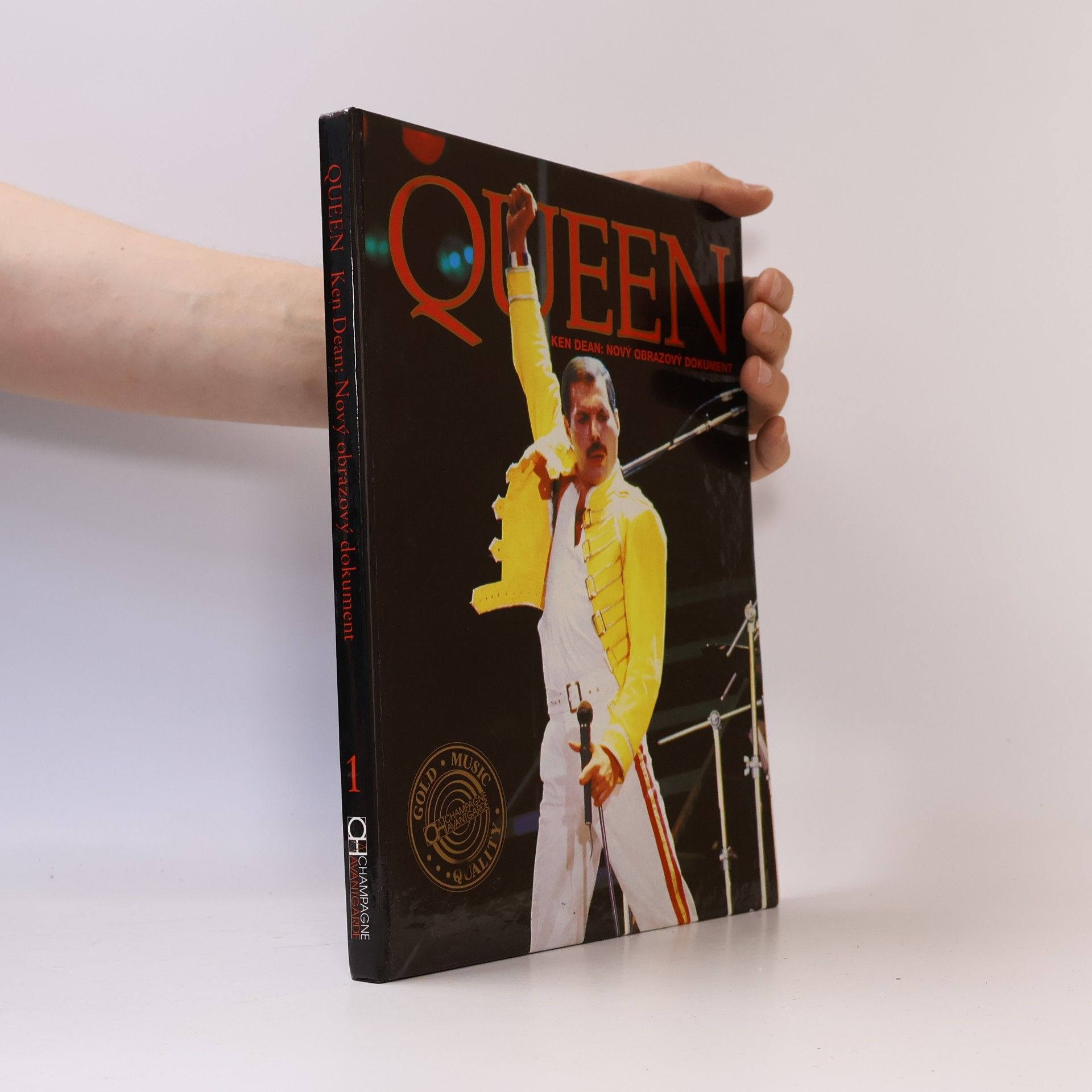 Ken Dean Queen. Nový obrazový dokument