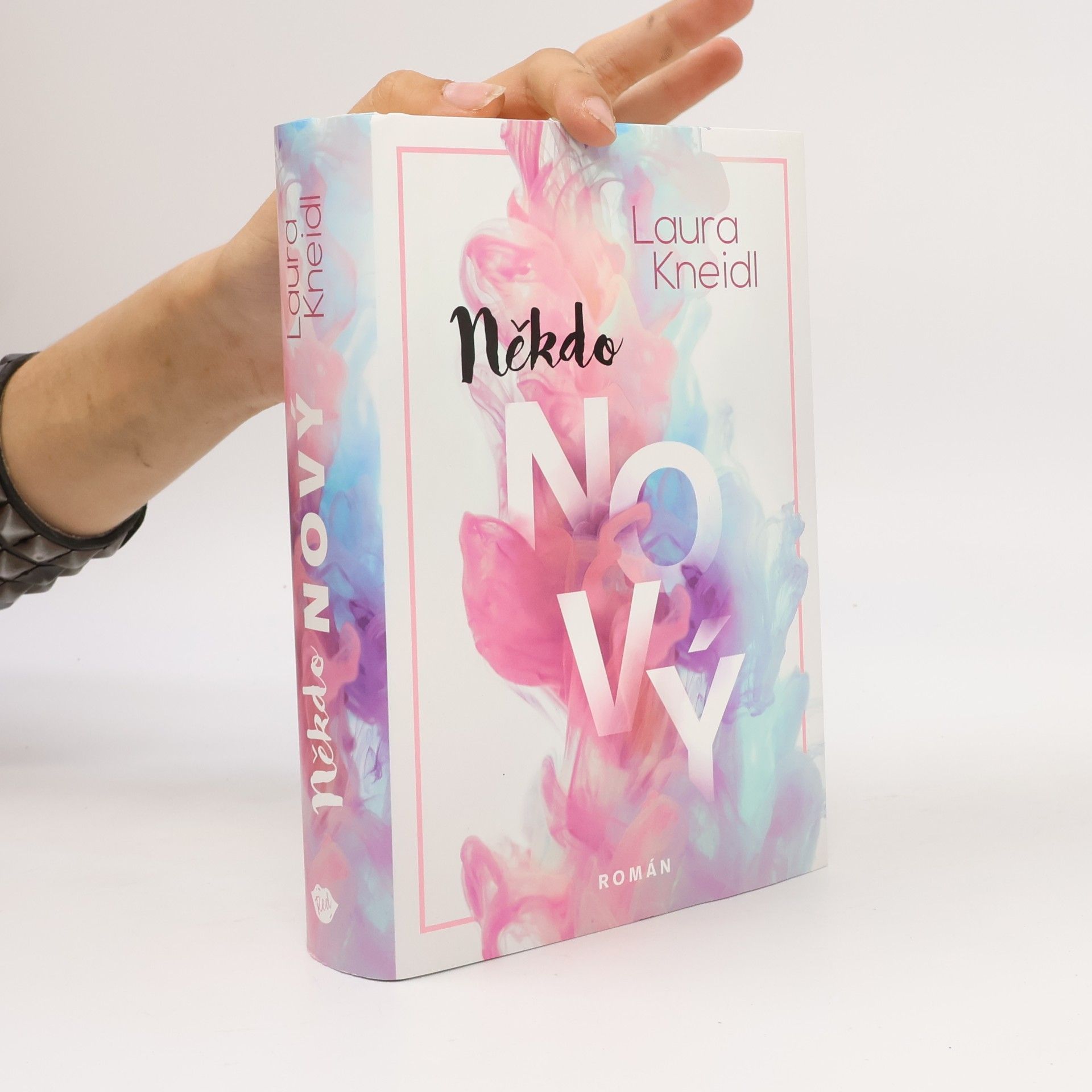 Laura Kneidl Někdo nový