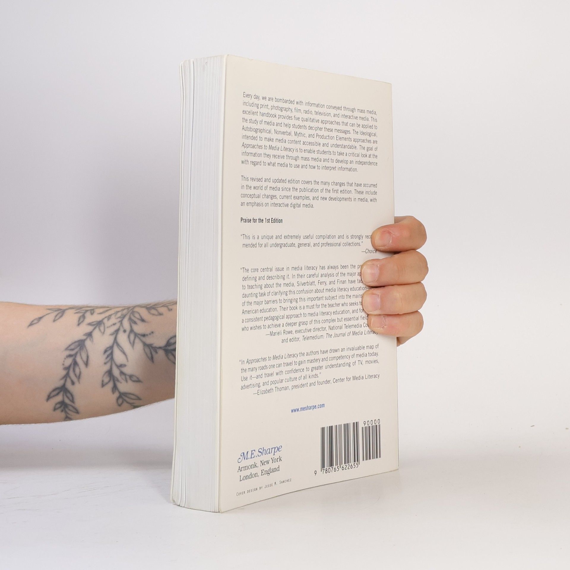 Art Silverblatt Approaches to Media Literacy