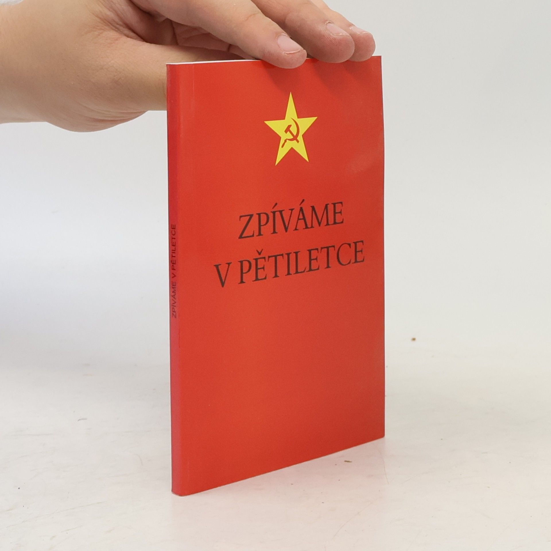 Kolektiv autorů Zpíváme v pětiletce