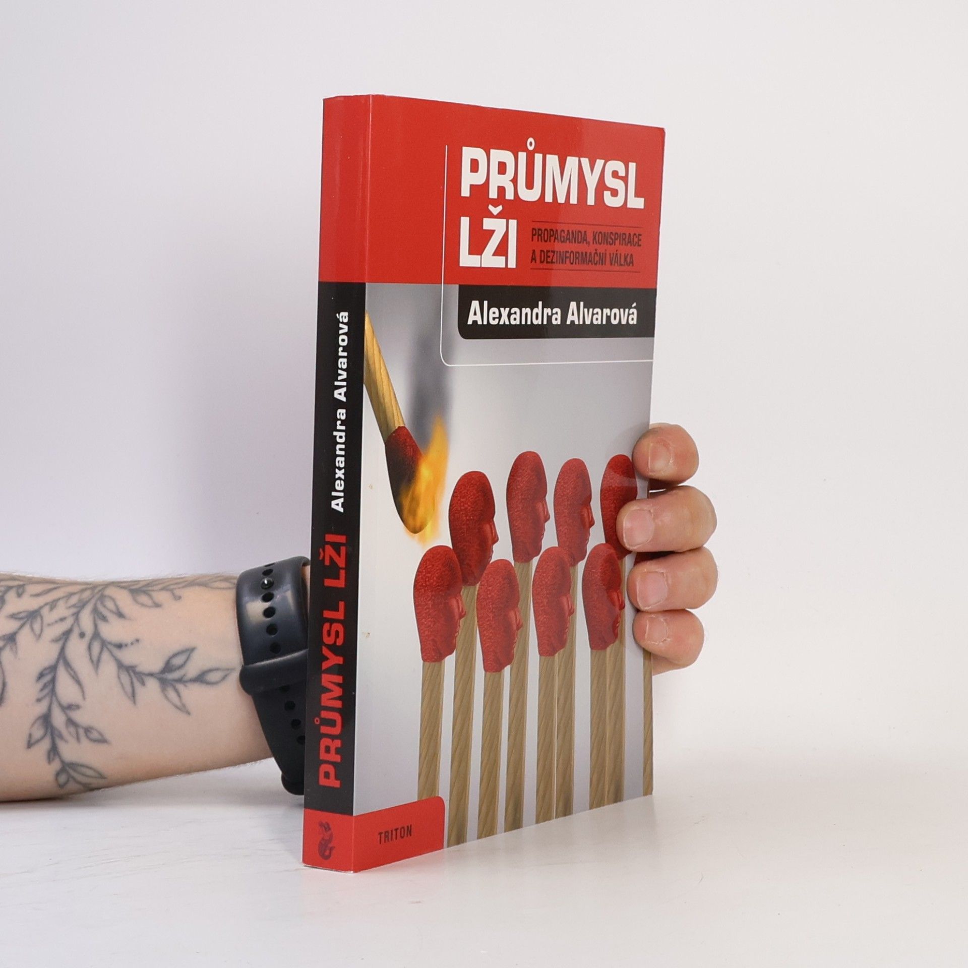 Alexandra Alvarová Průmysl lži: Propaganda, konspirace a dezinformační válka
