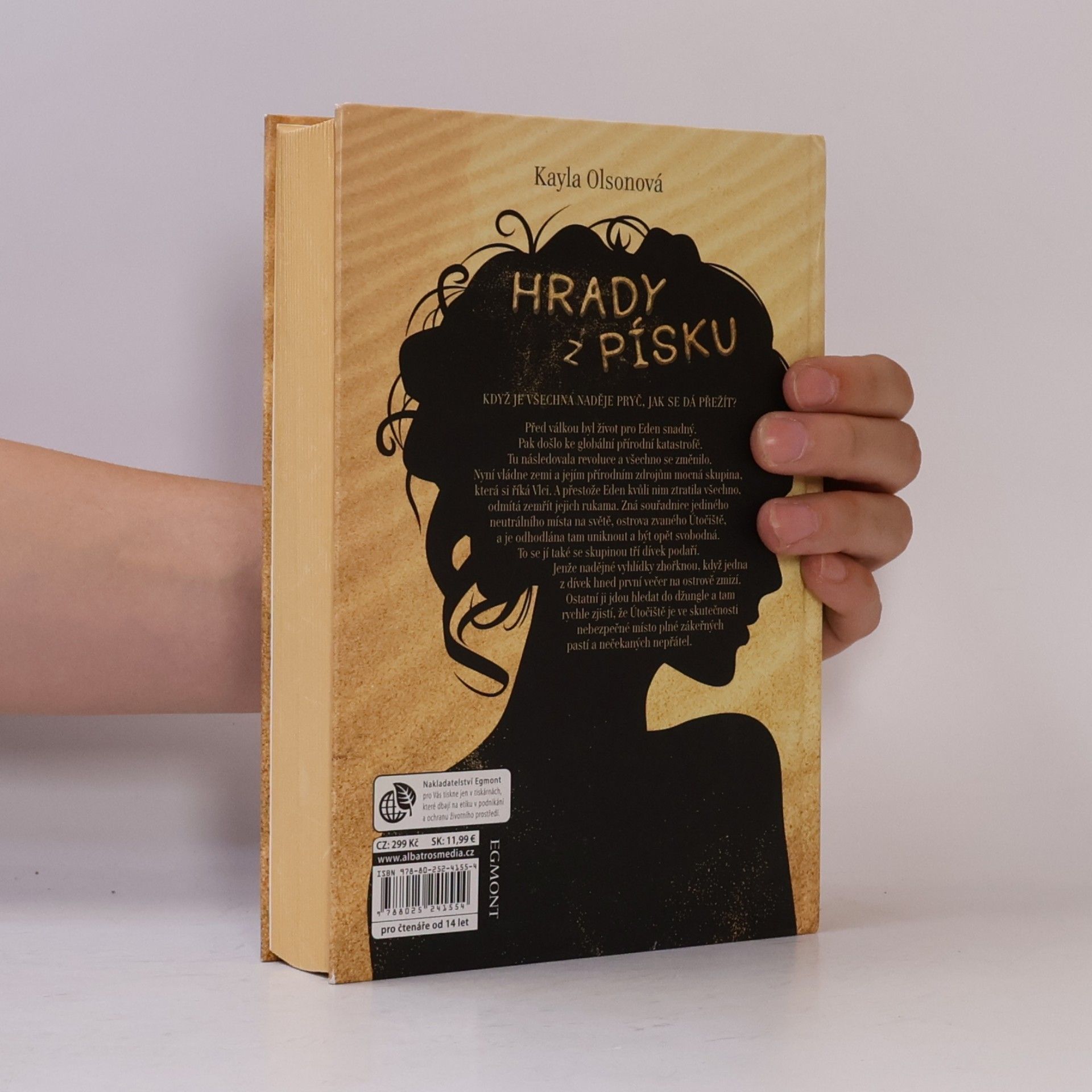 Kayla Olson Hrady z písku