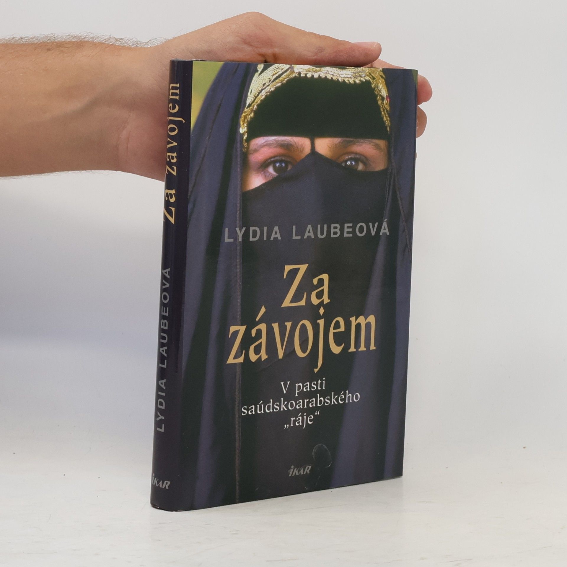 Lydia Laube Za závojem. V pasti saúdskoarabského "ráje"