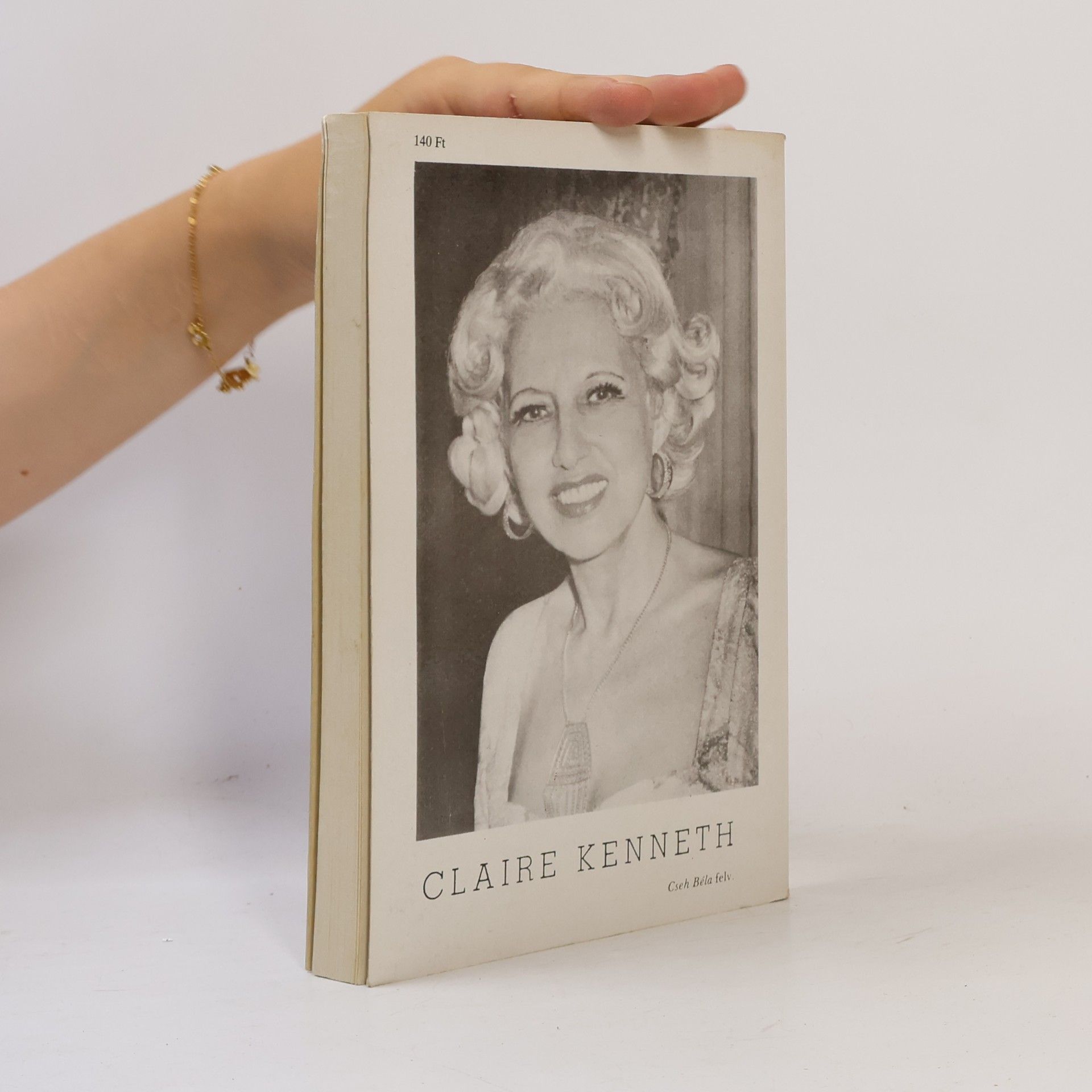 Claire Kenneth A hermelines hölgy