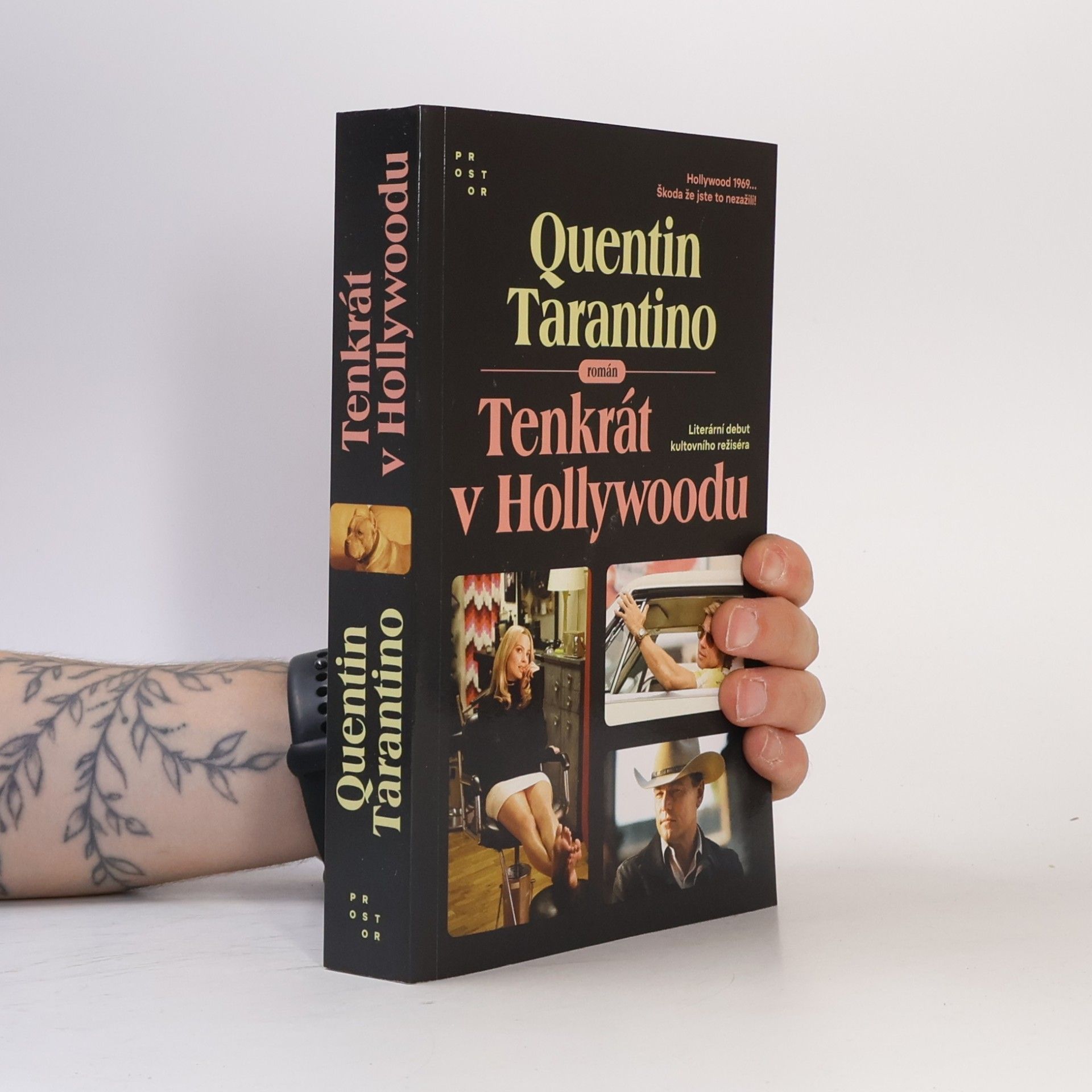 Quentin Tarantino Tenkrát v Hollywoodu : román