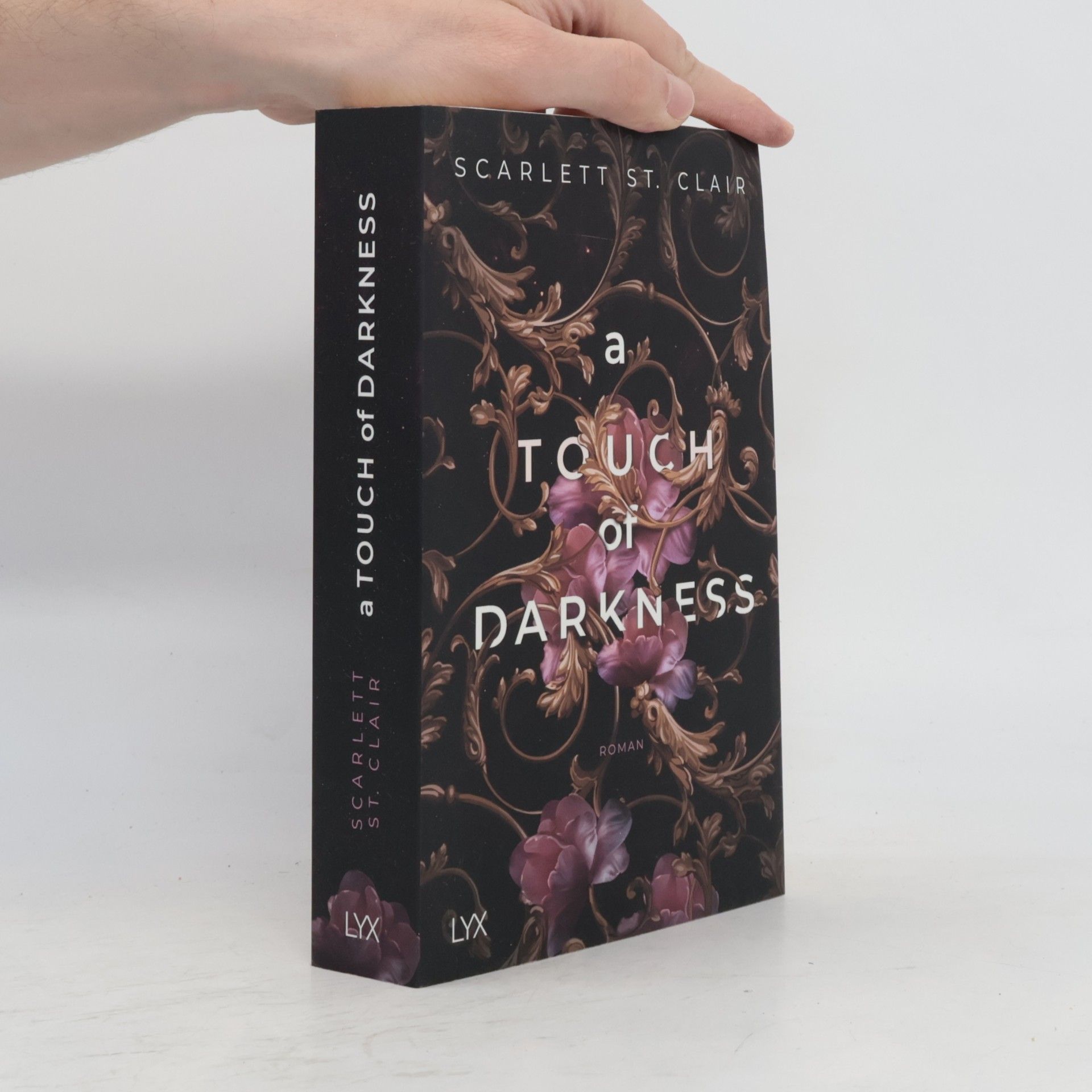 Scarlett St. Clair A Touch of Darkness