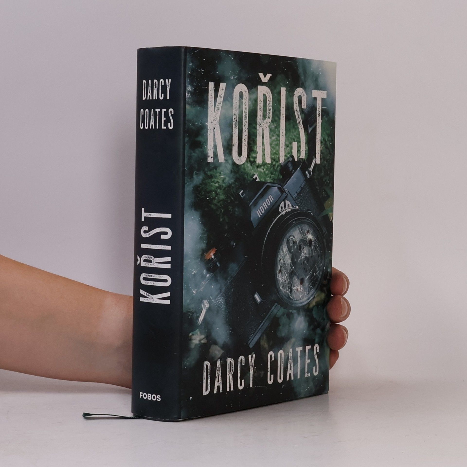 Darcy Coates Kořist