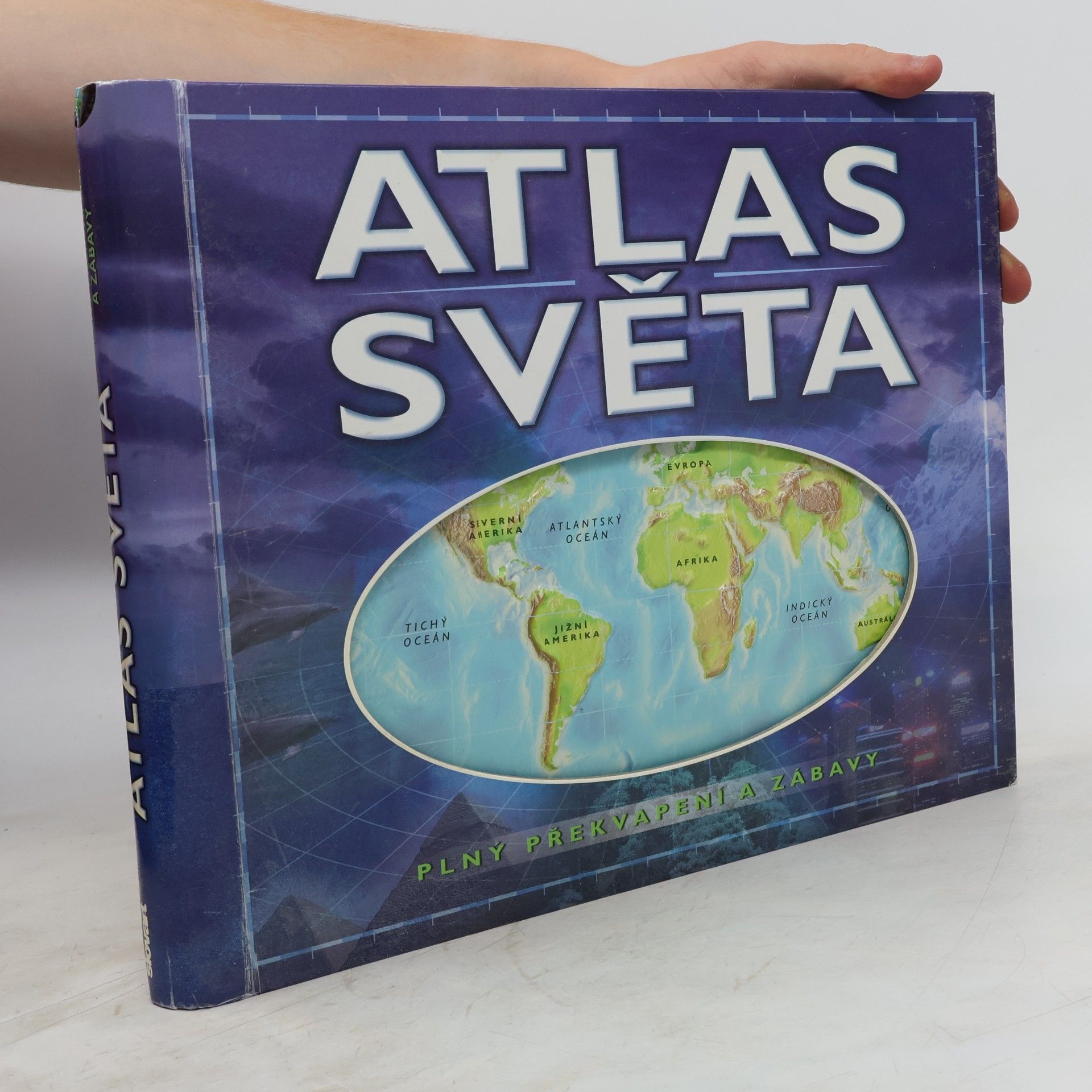 Elain Jackson Atlas světa plný překvapení a zábavy