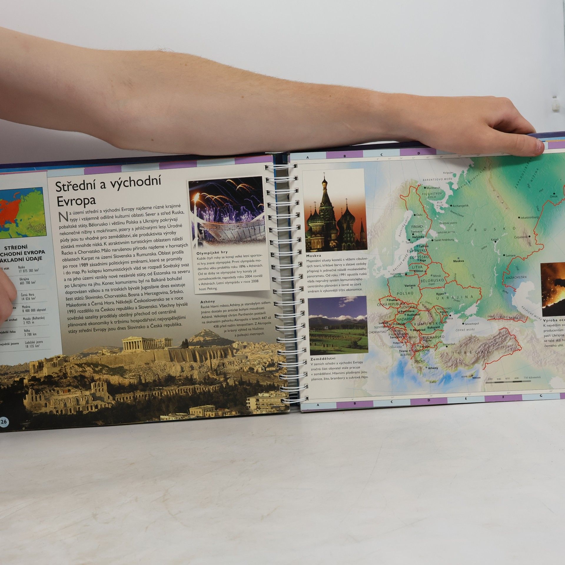 Elain Jackson Atlas světa plný překvapení a zábavy