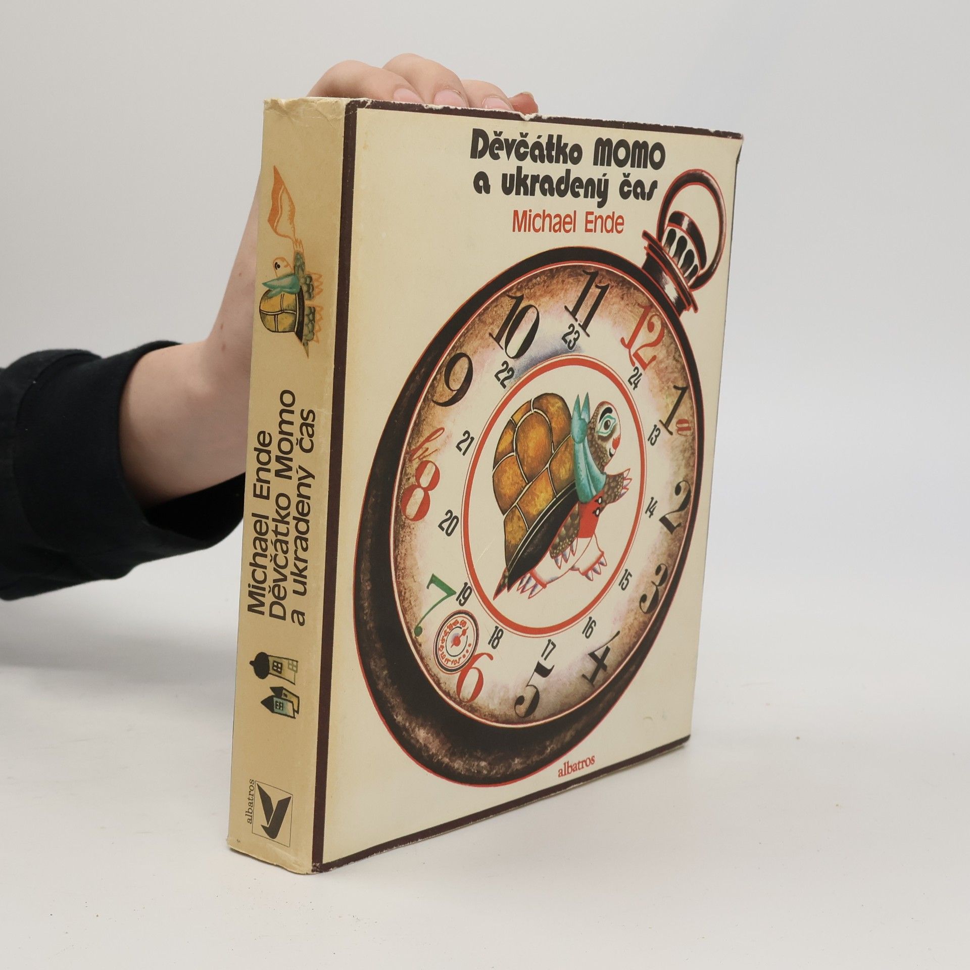 Michael Ende Děvčátko Momo a ukradený čas