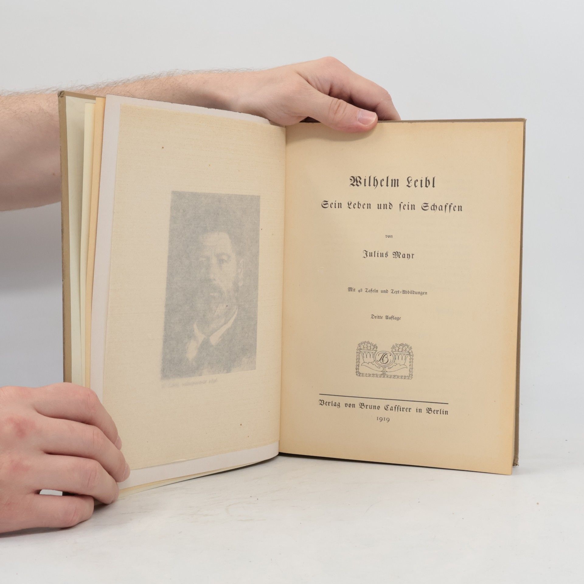 Julius K. Mayr Wilhelm Leibl: sein Leben und sein Schaffen
