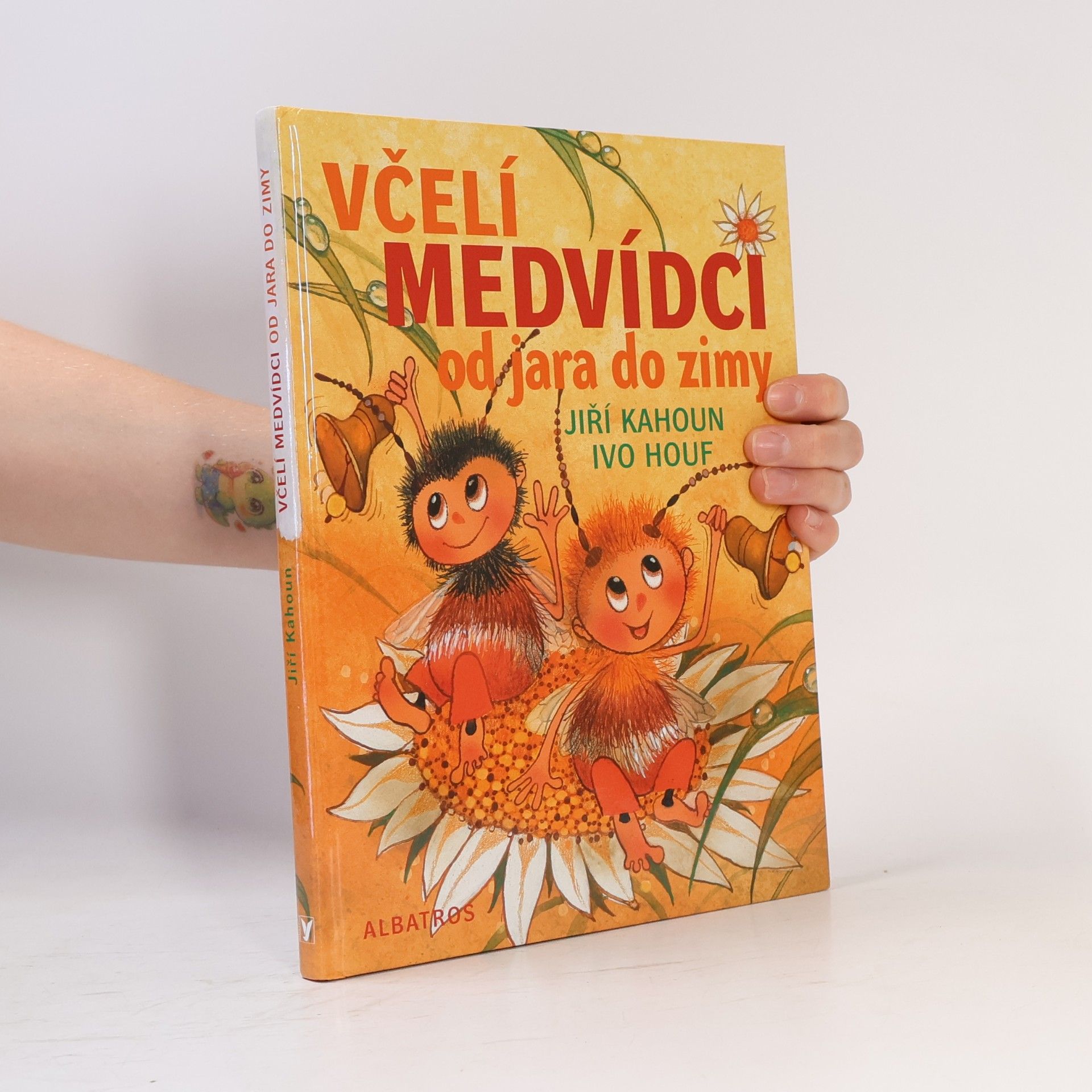 Ivo Houf Včelí medvídci od jara do zimy