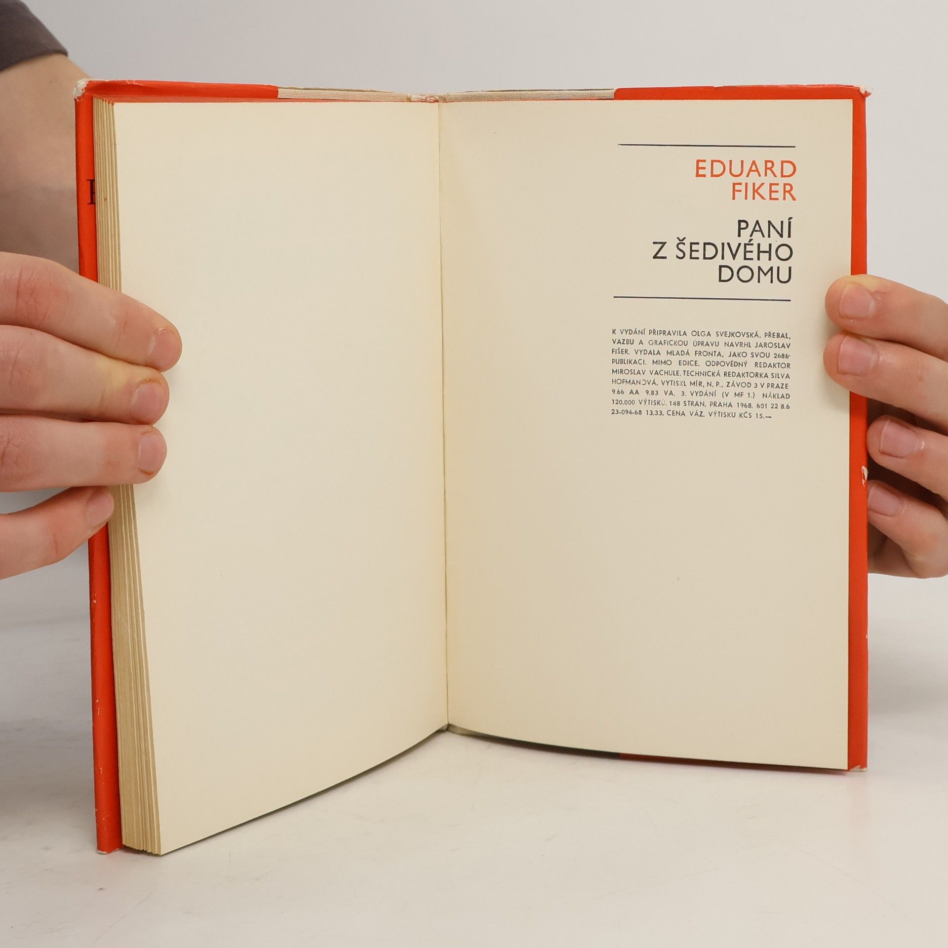 Eduard Fiker Paní z šedivého domu